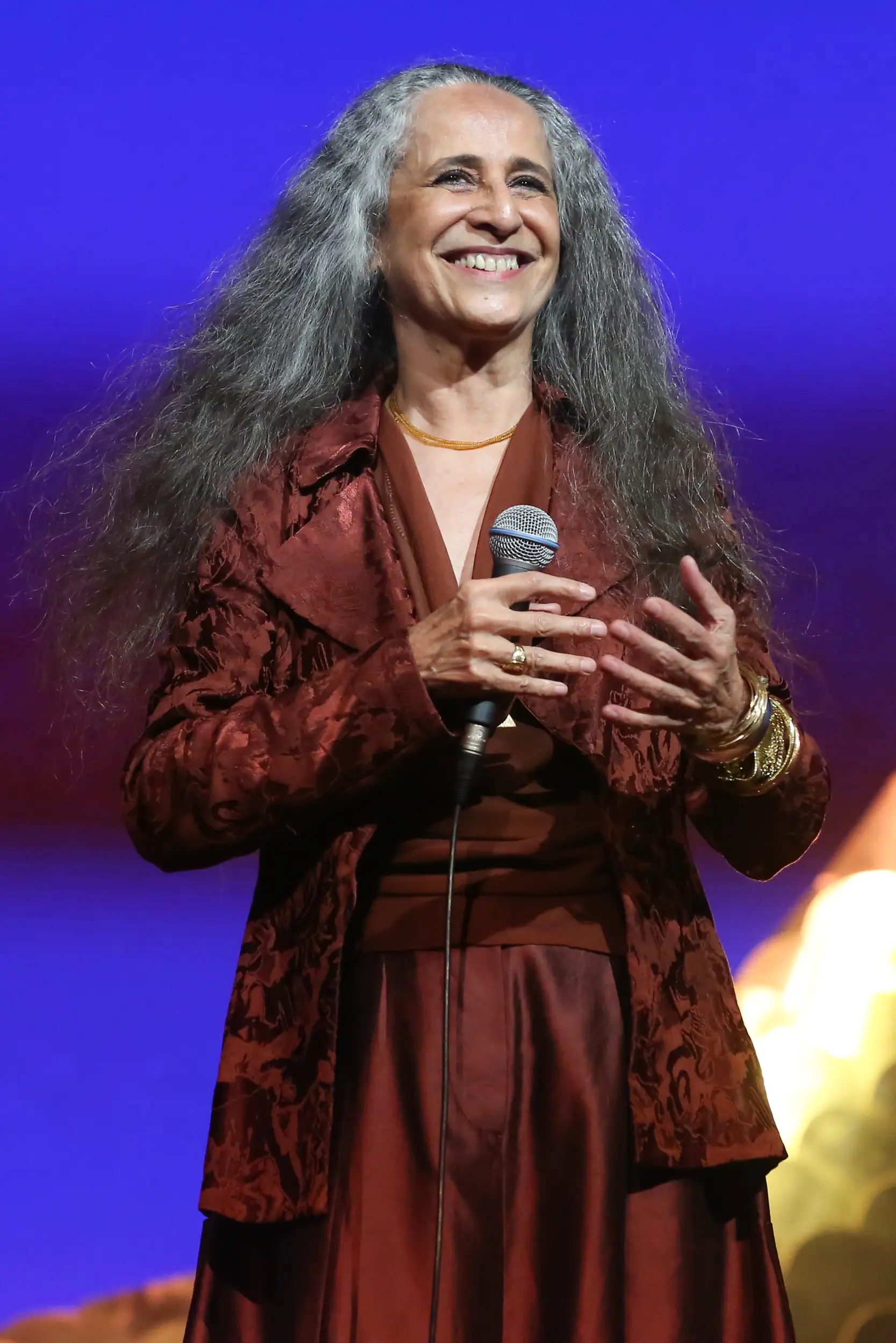 Maria Bethânia cumple 80 años: la cantante que desafió moldes, batió records y marcó a fuego la música brasileña