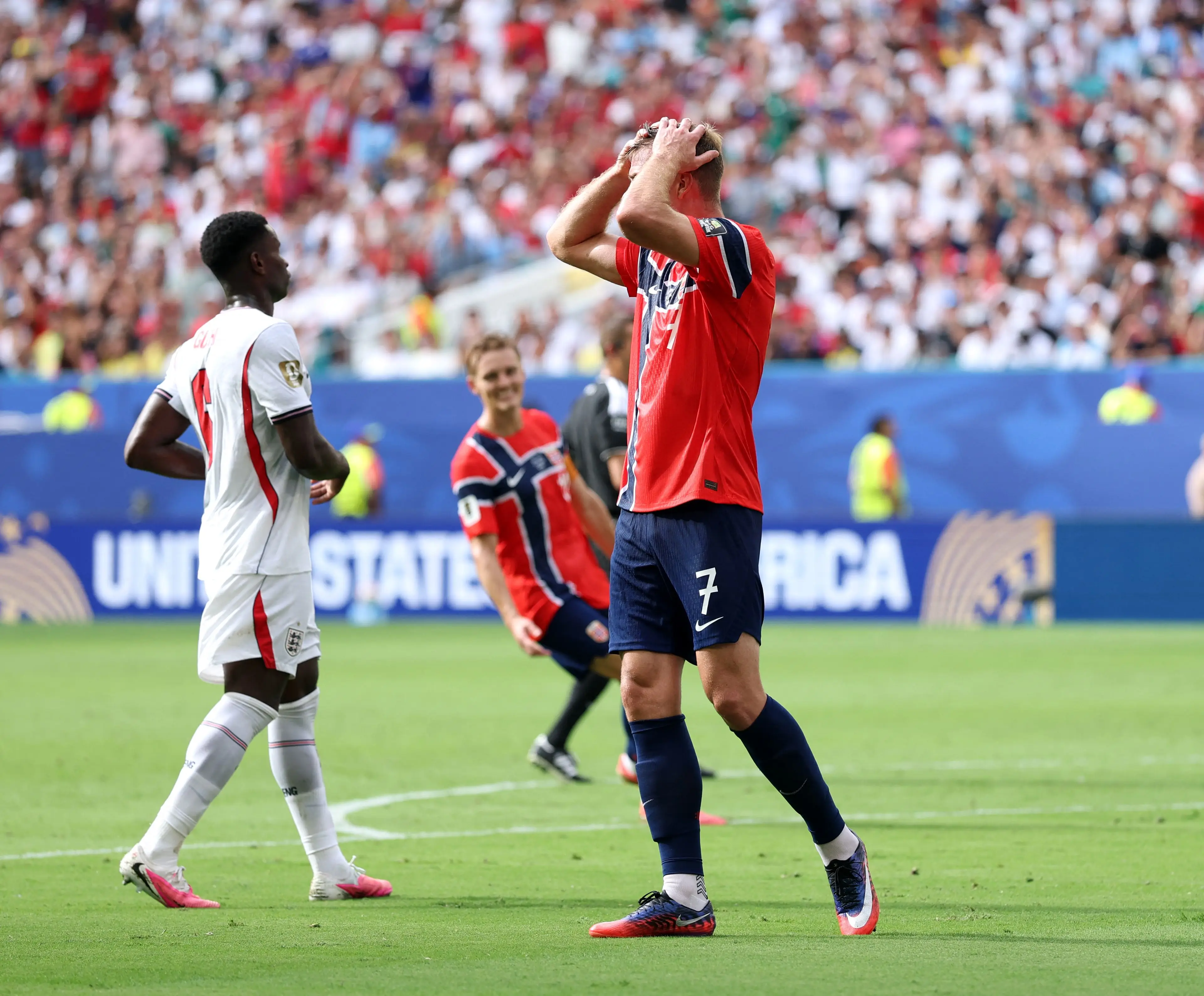 Amenazaron a una figura de Noruega tras el Mundial: la jugada por la que le apuntan y el mensaje de su pareja