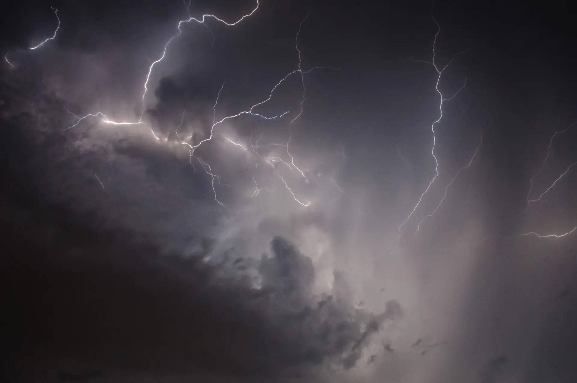Inumet emite un aviso especial por cinco días seguidos de lluvias y tormentas: las zonas más afectadas