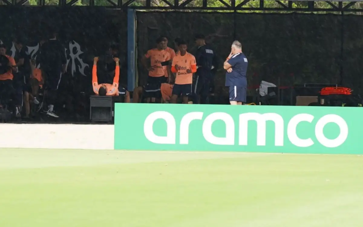 Uruguay y su primer entrenamiento en México previo al debut en el Mundial: la bicicleta de Giorgian y el "intruso"