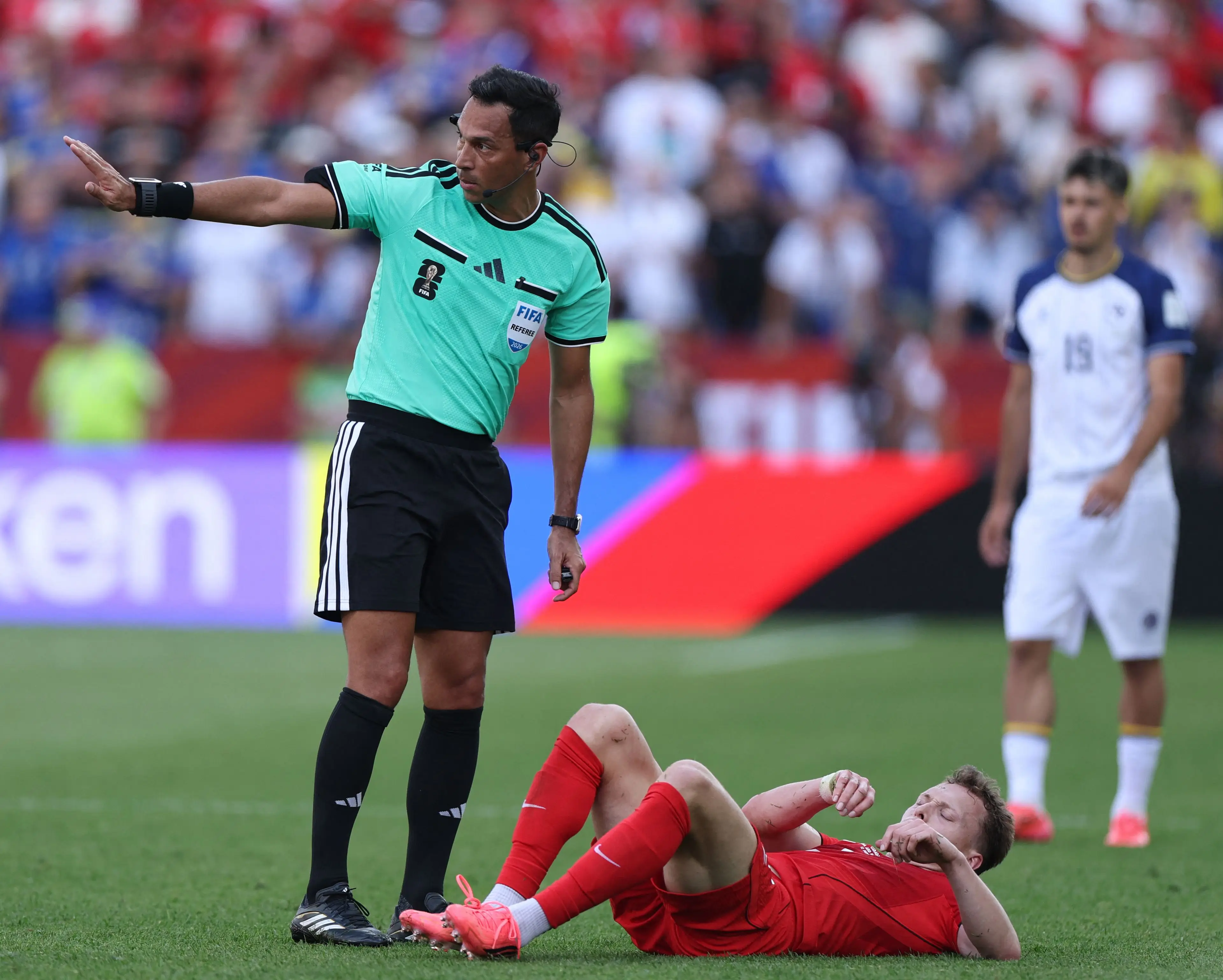Por primera vez se aplicó la nueva regla del lateral en el Mundial 2026: Bosnia demoró y Canadá aprovechó