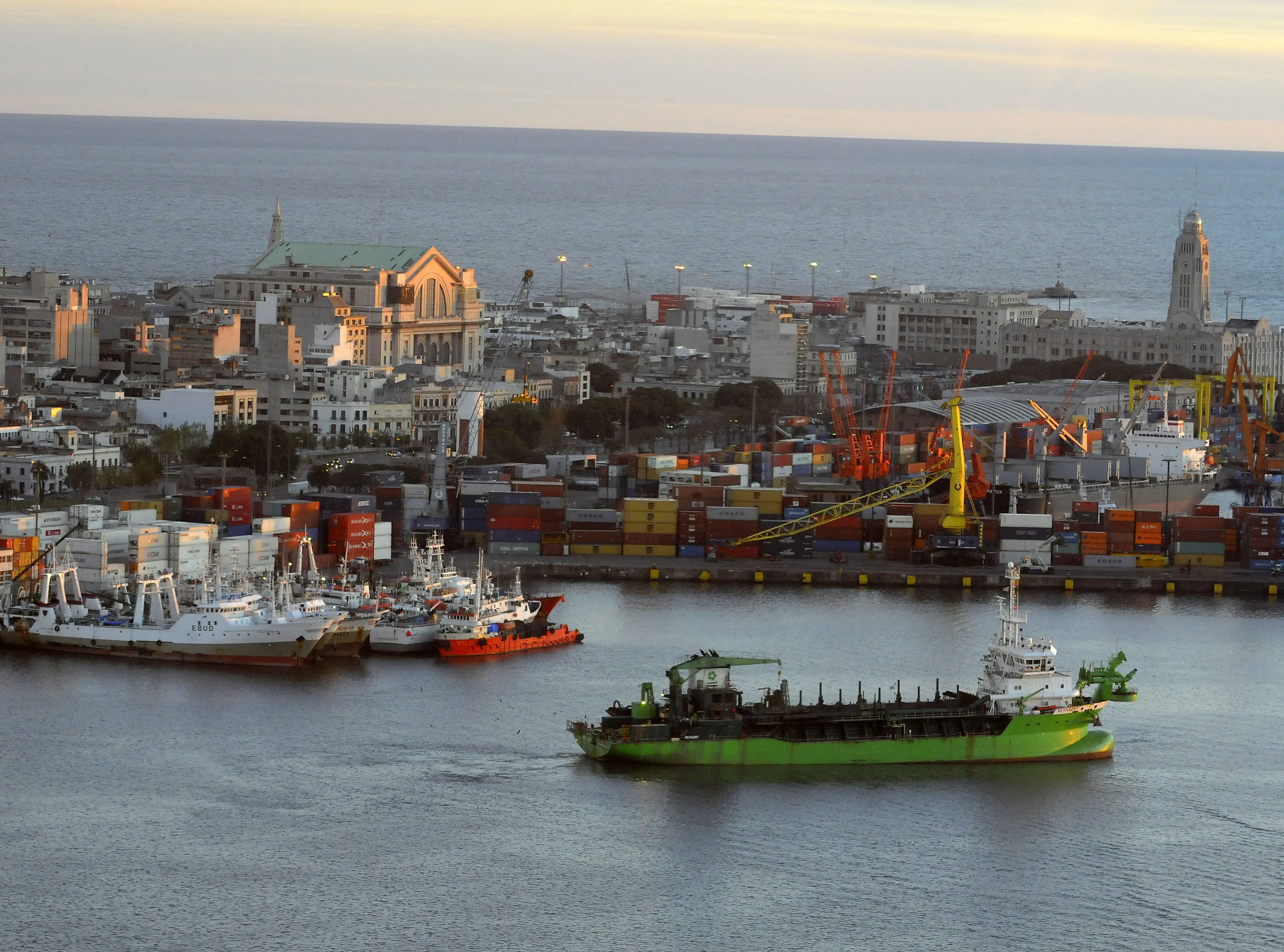 Conflicto en el puerto de Montevideo: TCP y el sindicato cruzan acusaciones por la negociación colectiva
