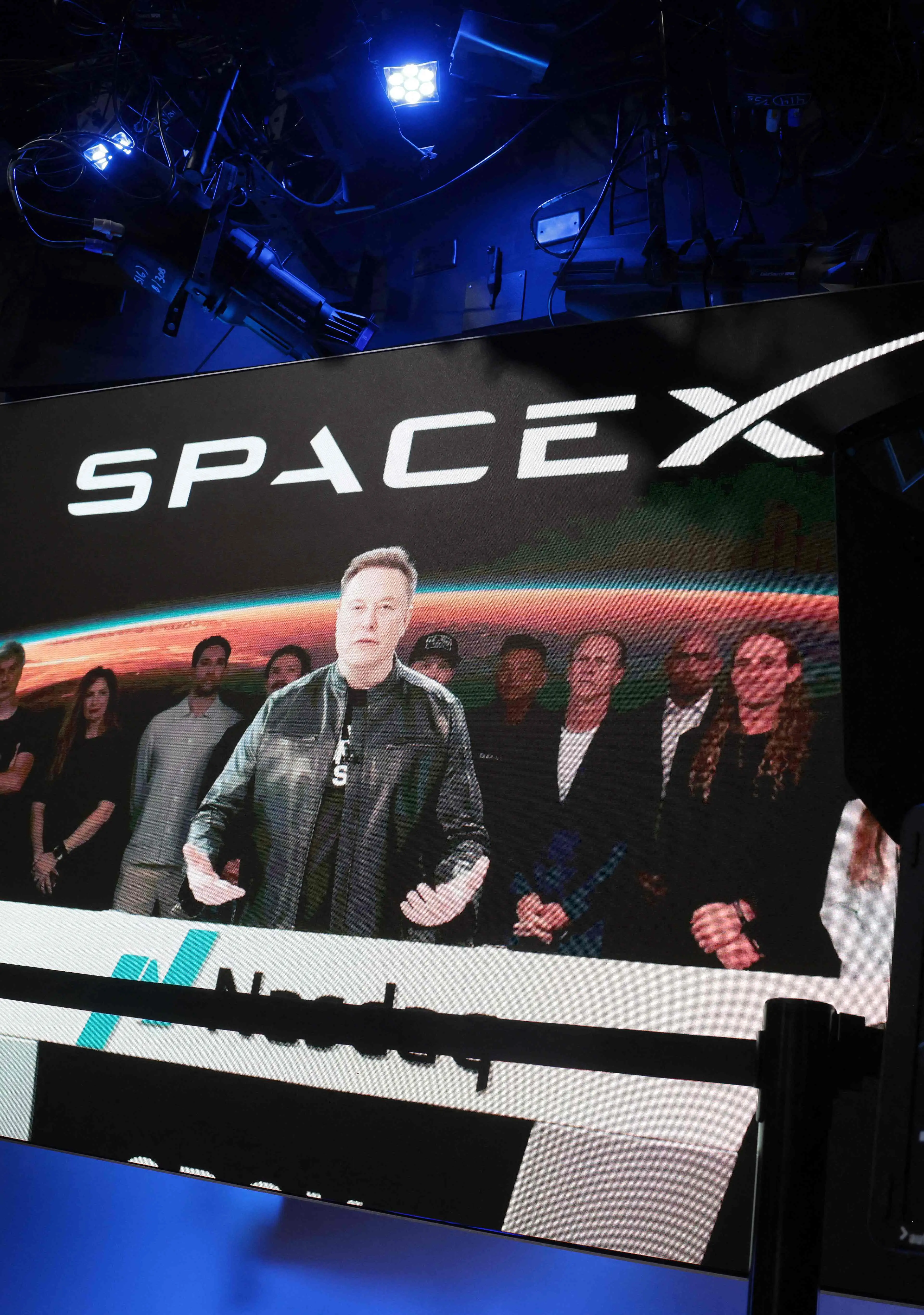 Space X comenzó a cotizar en bolsa y convirtió a Elon Musk en el primer billonario: el video del festejo