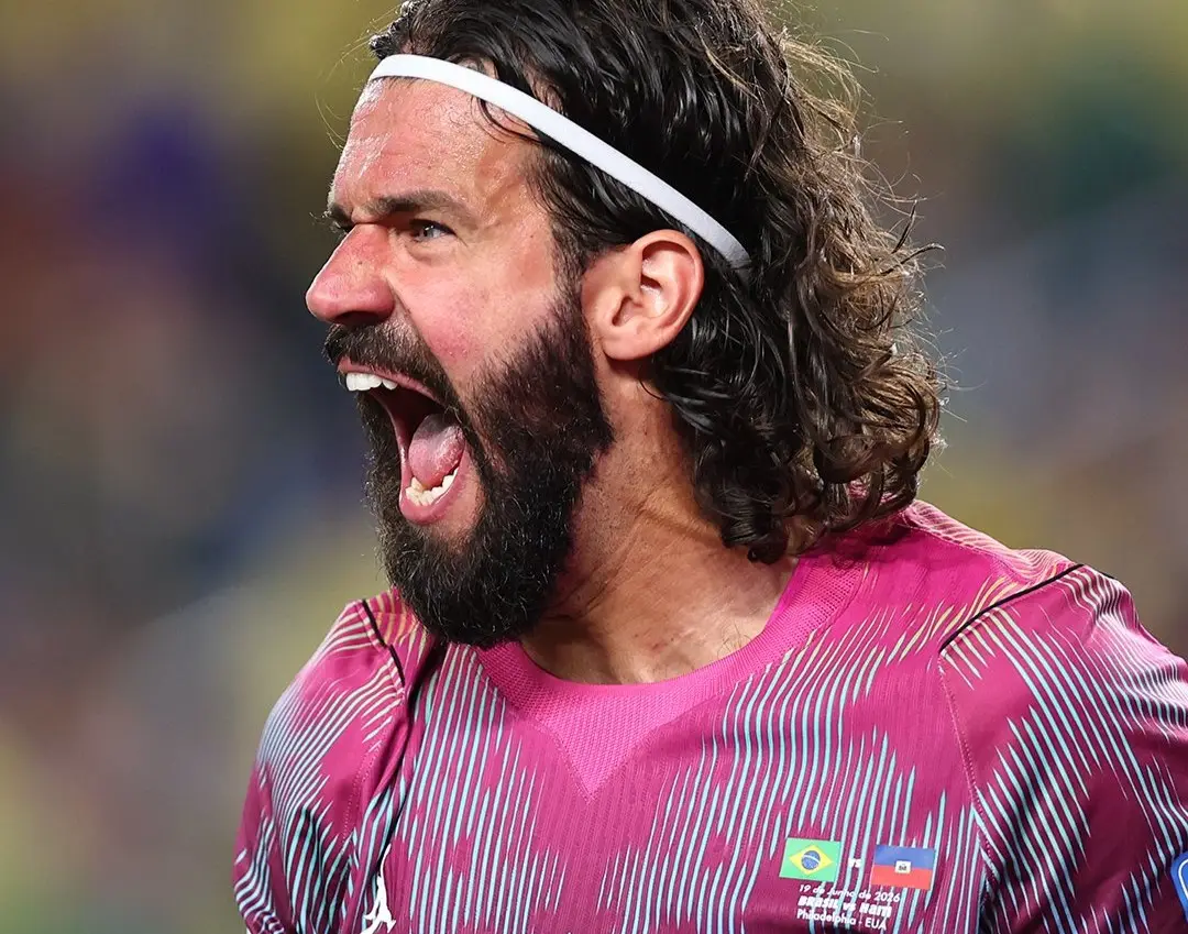 El fantasma de la política brasileña aterriza en el Mundial y FIFA cambió color de las camisetas de los arqueros
