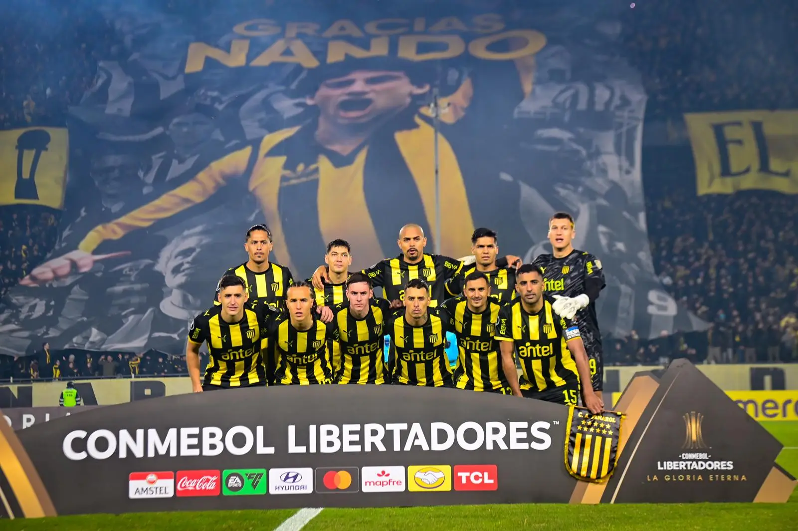 El homenaje de Peñarol a Fernando Morena: del telón gigante a la emoción de un hincha histórico