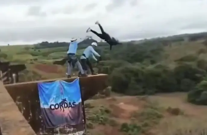El instructor estaba de espaldas cuando arrojaron sin cuerda de seguridad a la joven que murió en Brasil