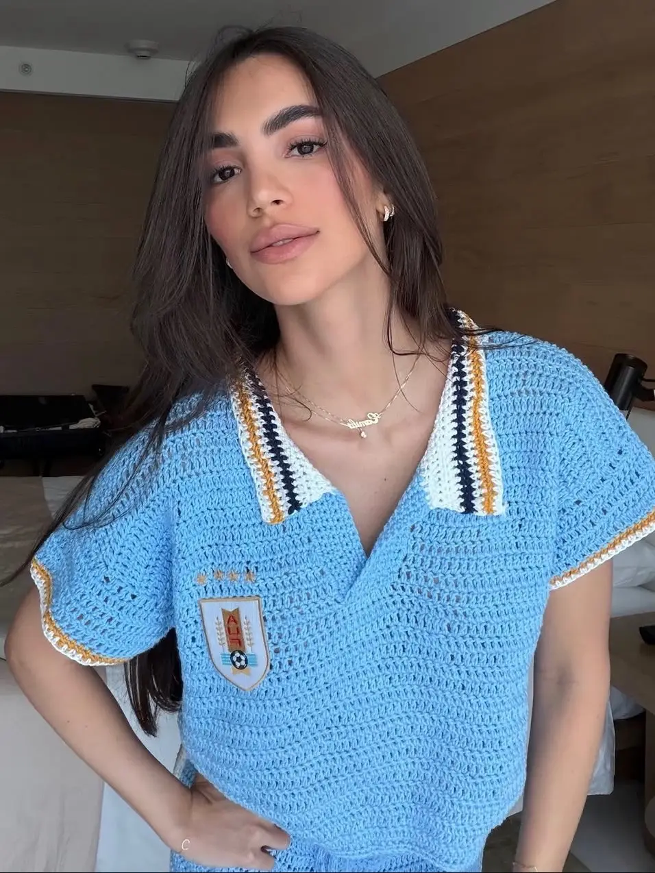 El look de la novia de Joaquín Piquerez: remera de la selección uruguaya en crochet y con homenaje a su novio