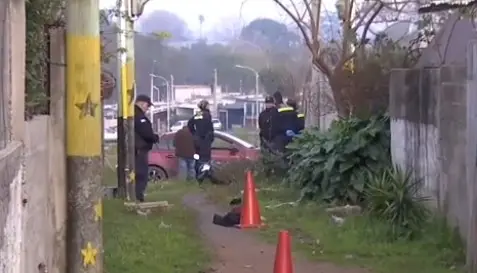 Policía detuvo una rapiña en Punta de Rieles, el delincuente le quitó el arma reglamentaria y le disparó