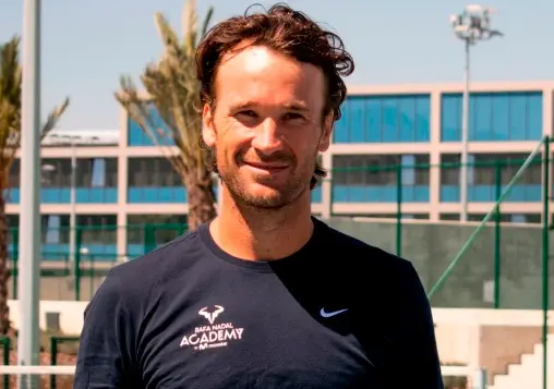 Fue el primer español en ser número uno del tenis, tenía fama de "bon vivant" y entrenó a Nadal hasta su retiro