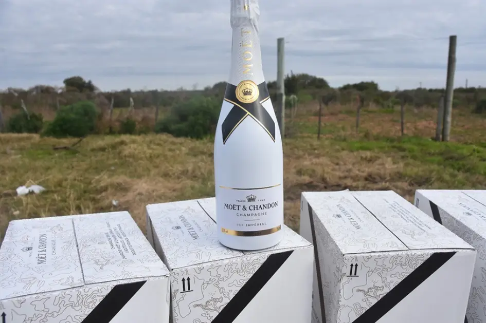 Argentinas que llevaban más de $ 1.500.000 en champagne fueron detenidas en Artigas por contrabando