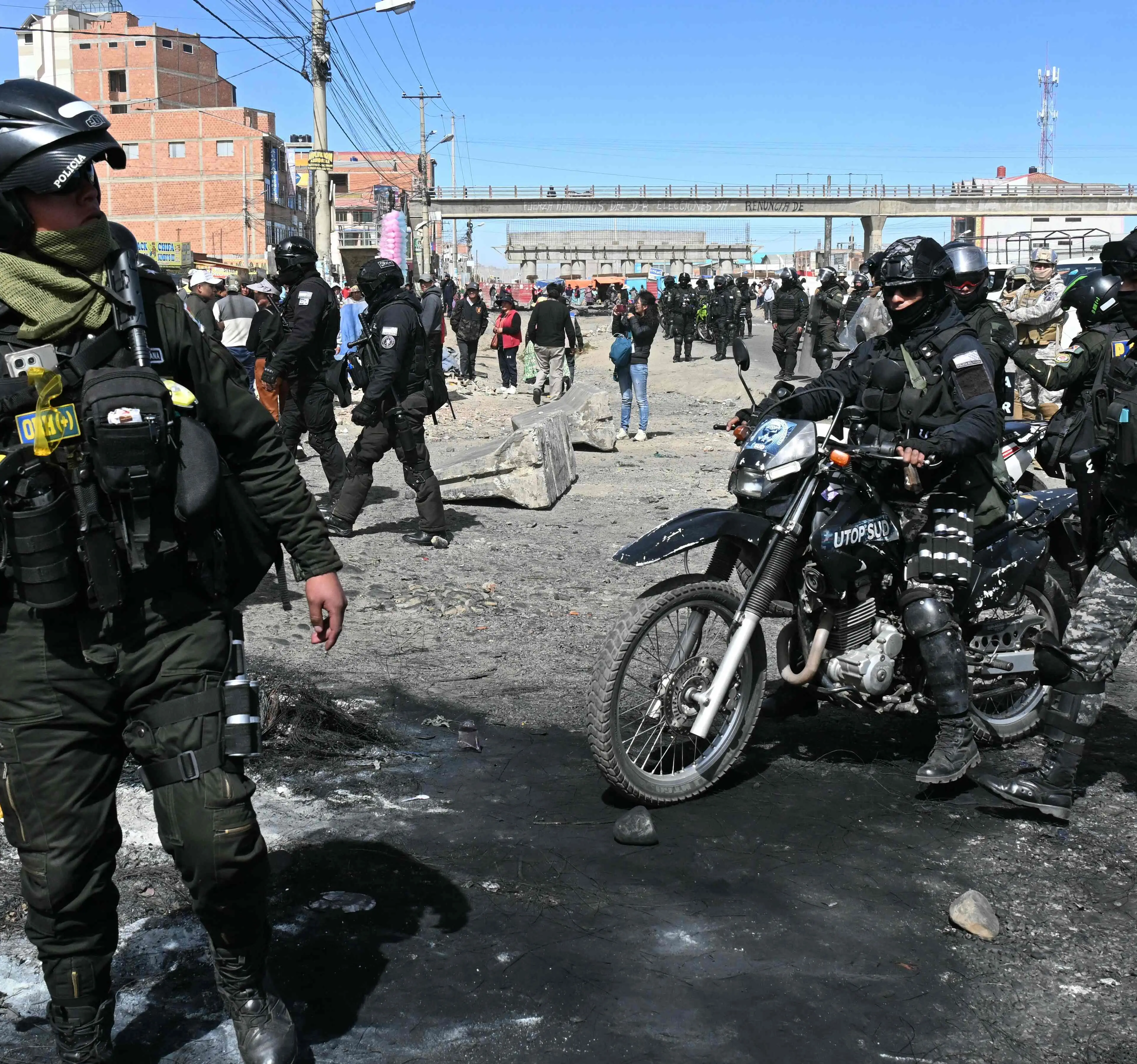 Imposición del estado de excepción en Bolivia tras siete semanas de bloqueos