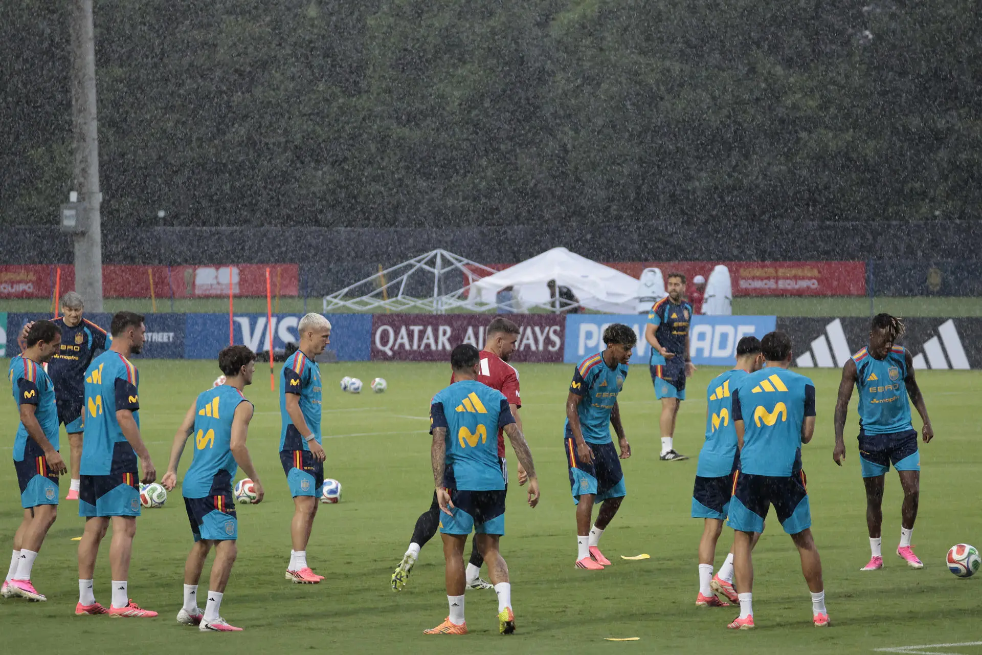 España suspende su entrenamiento previo a enfrentar a Uruguay por el Mundial: alerta por tormentas y tornado