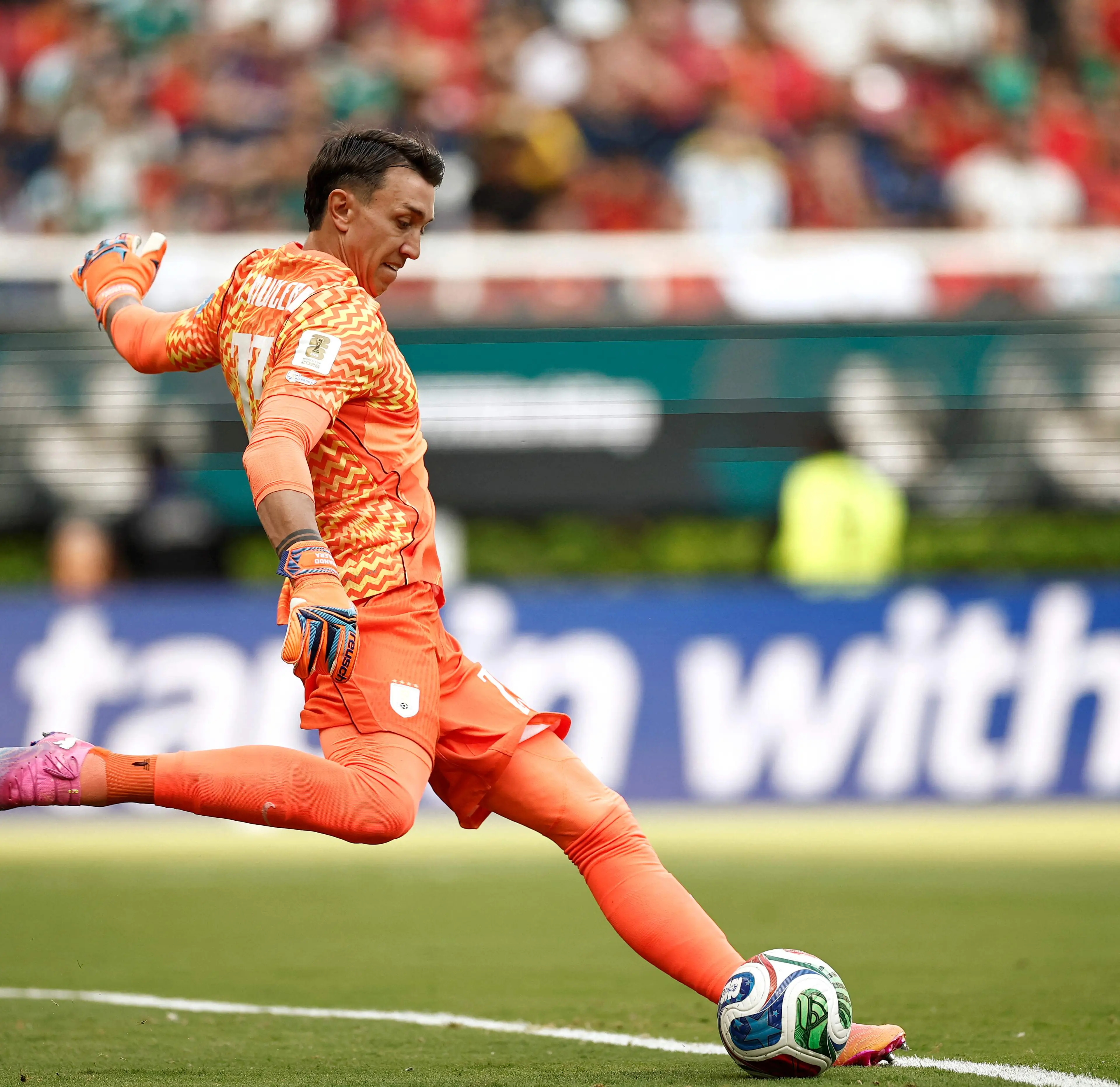 Marcelo Bielsa sobre la sustitución de golero: "Yo no la tomé, fue una decisión que tomó el mismo Muslera"