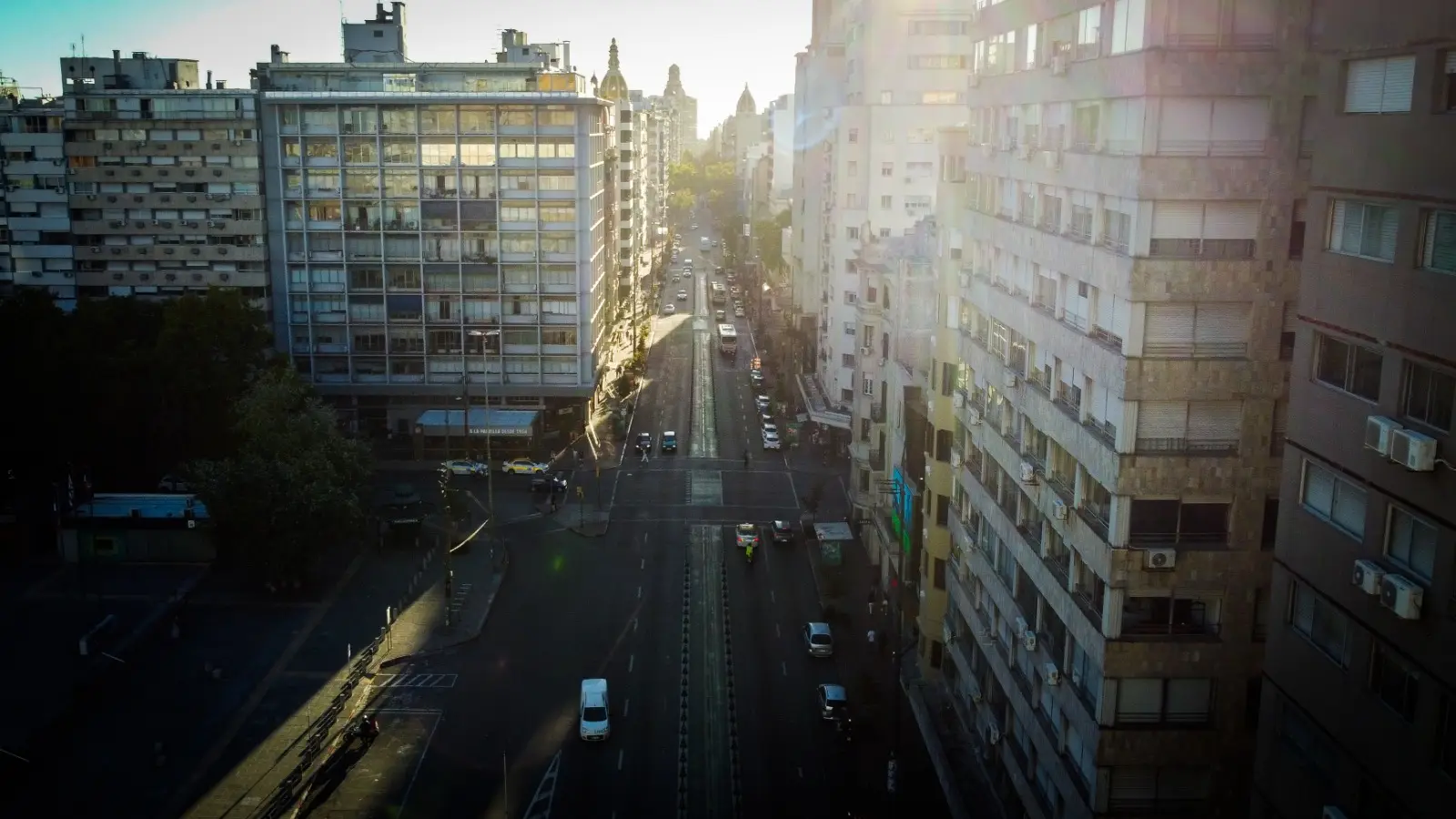 Deudas viejas con "intereses monstruosos": el drama de los que deben millones a la IMM por contribución inmobiliaria