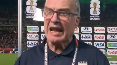 La periodista que entrevistó a Bielsa reveló un exabrupto peor que el de la eliminación: "Fue más efusivo"