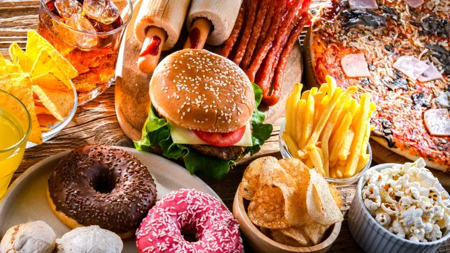 Los alimentos procesados reducen la diversidad de tu microbiota y vuelven más vulnerable al intestino