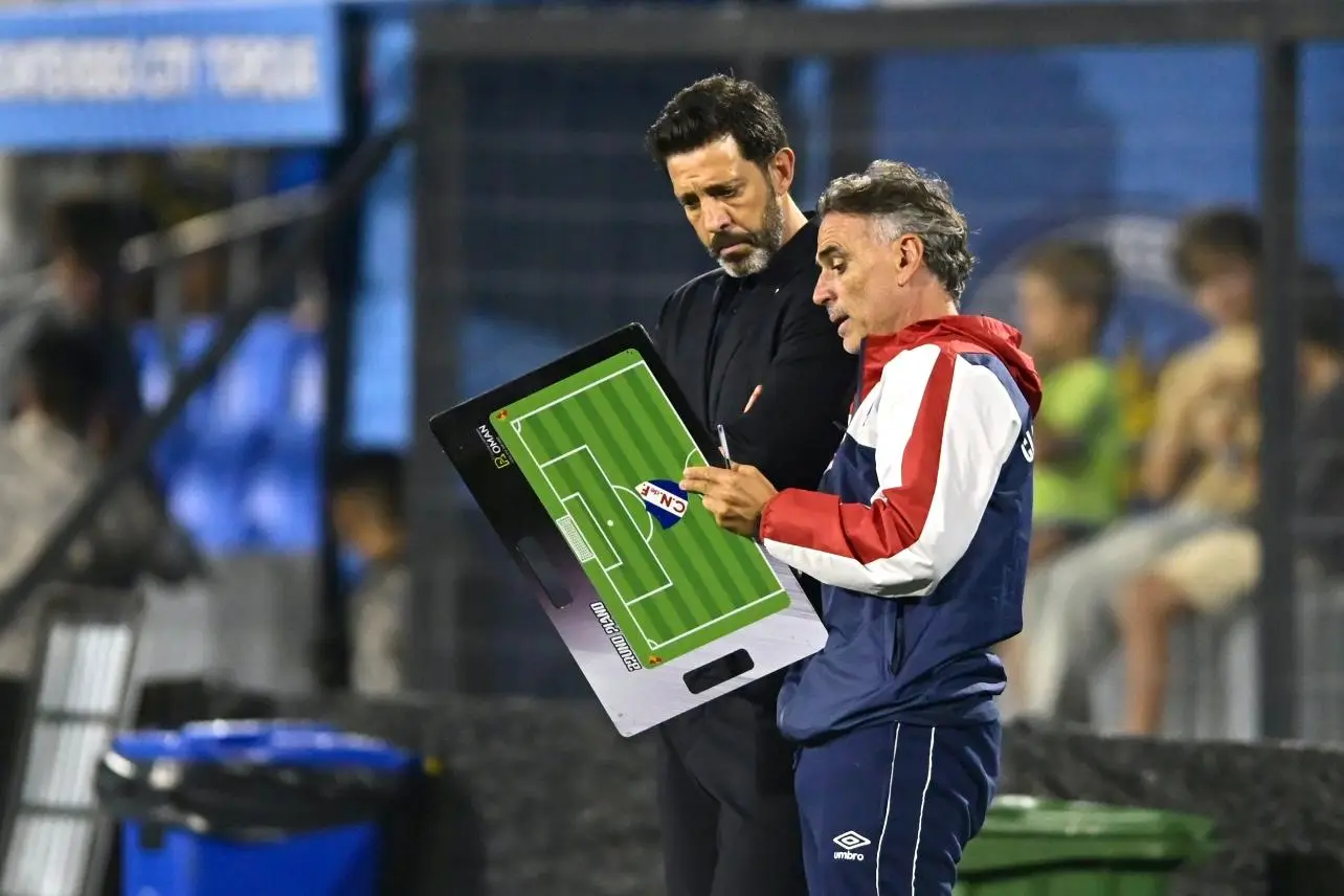 Es el momento de Bava: cómo quiere diagramar el plantel para el que interesan dos volantes y un arquero del medio