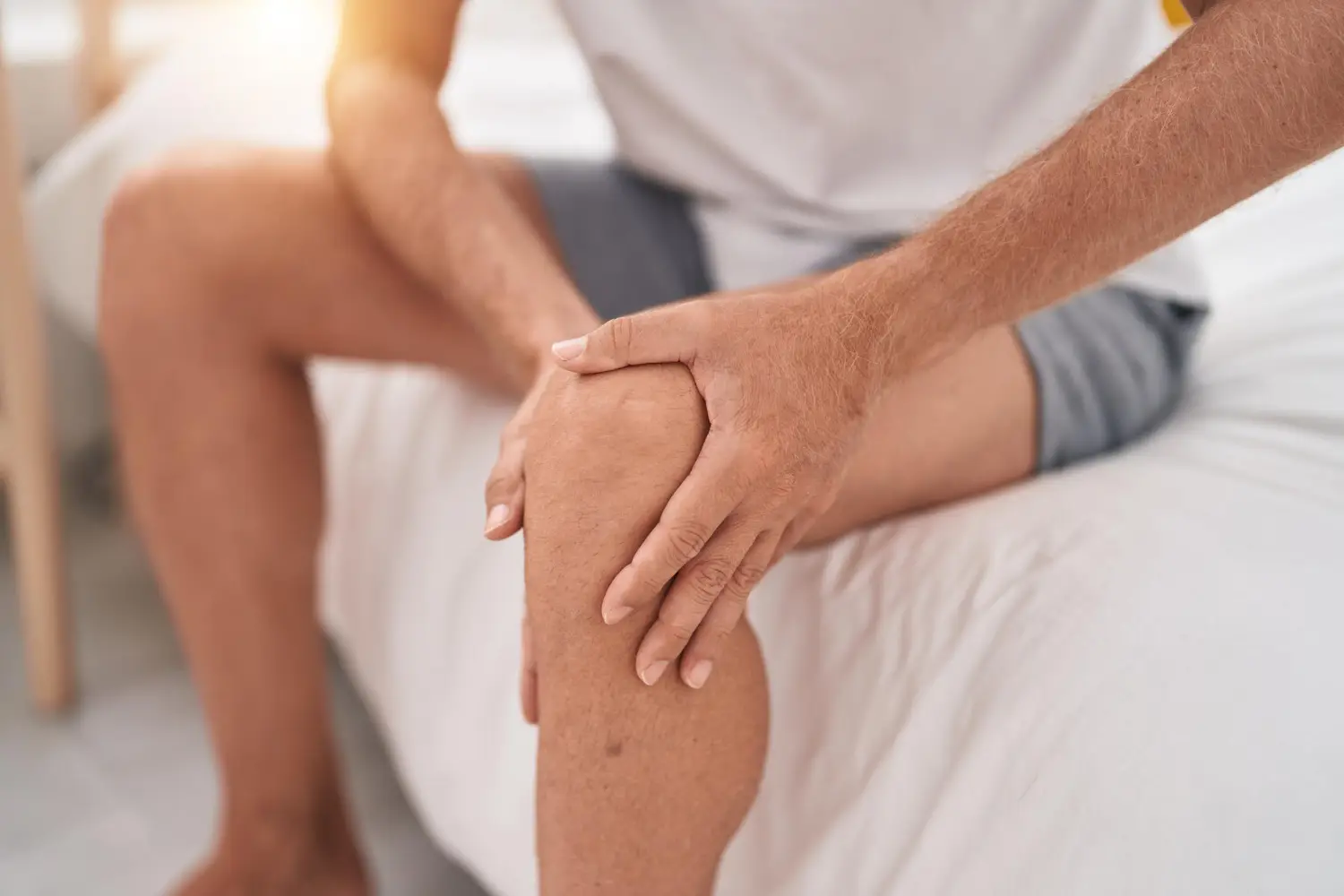Artrosis de rodilla: el hábito que puede acelerar su avance y qué ayuda a proteger el cartílago