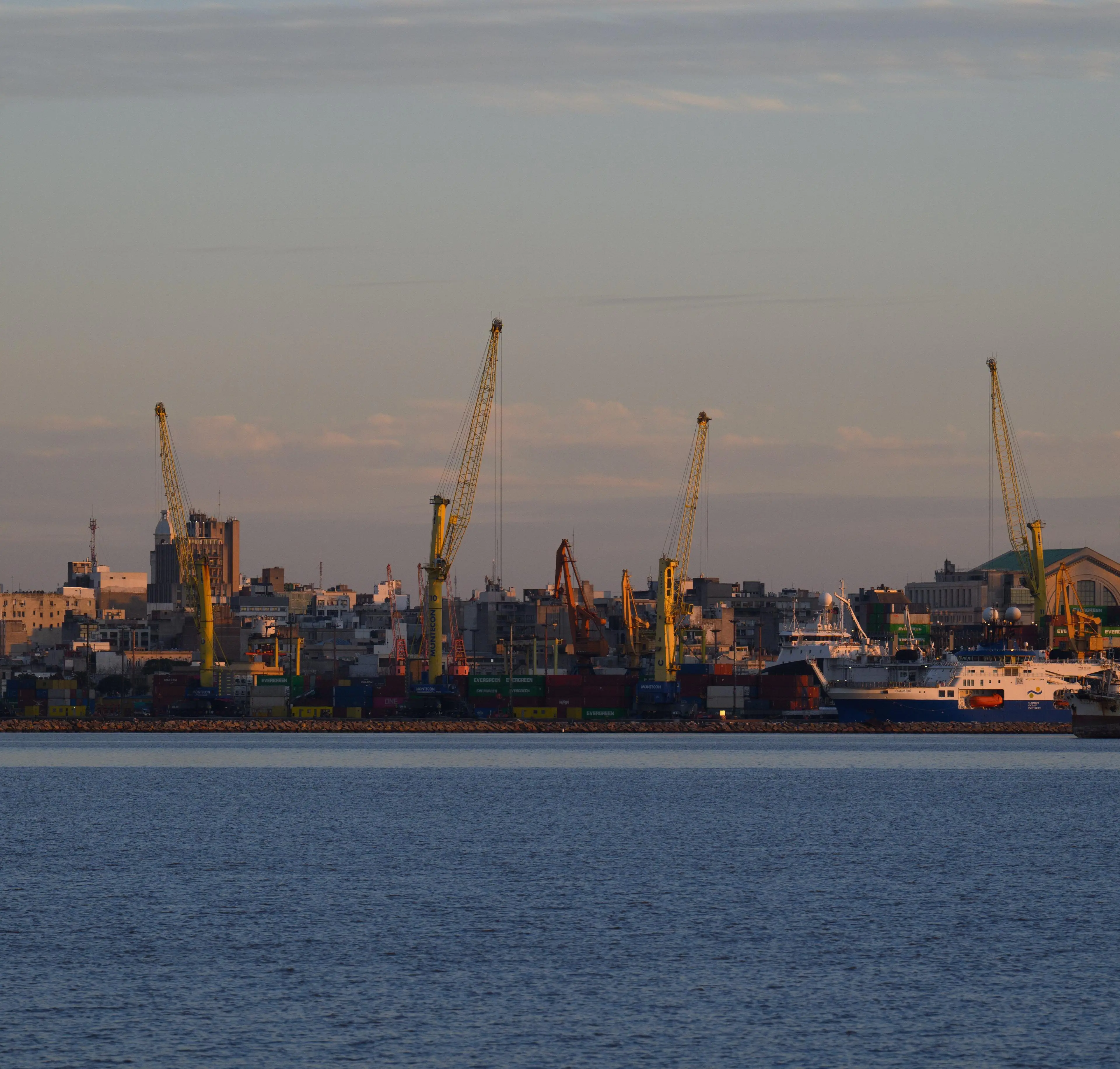 ANP adelantó “iniciativas” que se concretarán en 2027; terminal de pasajeros de Montevideo “demorará unos años más”