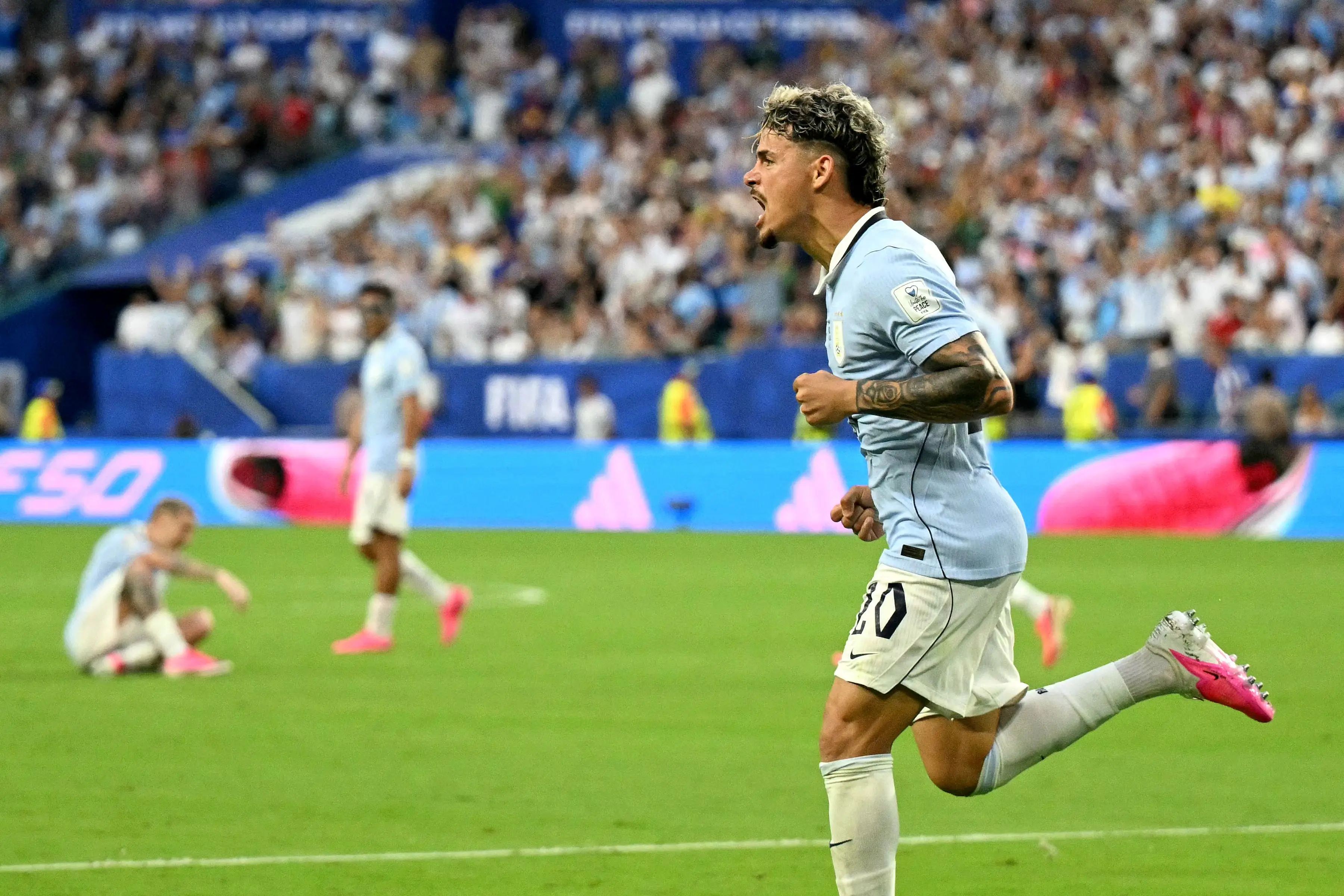 Así fue el gol del empate de Uruguay vs. Arabia Saudita: Maxi Araújo aprovechó un rebote tras cabezazo de Viñas