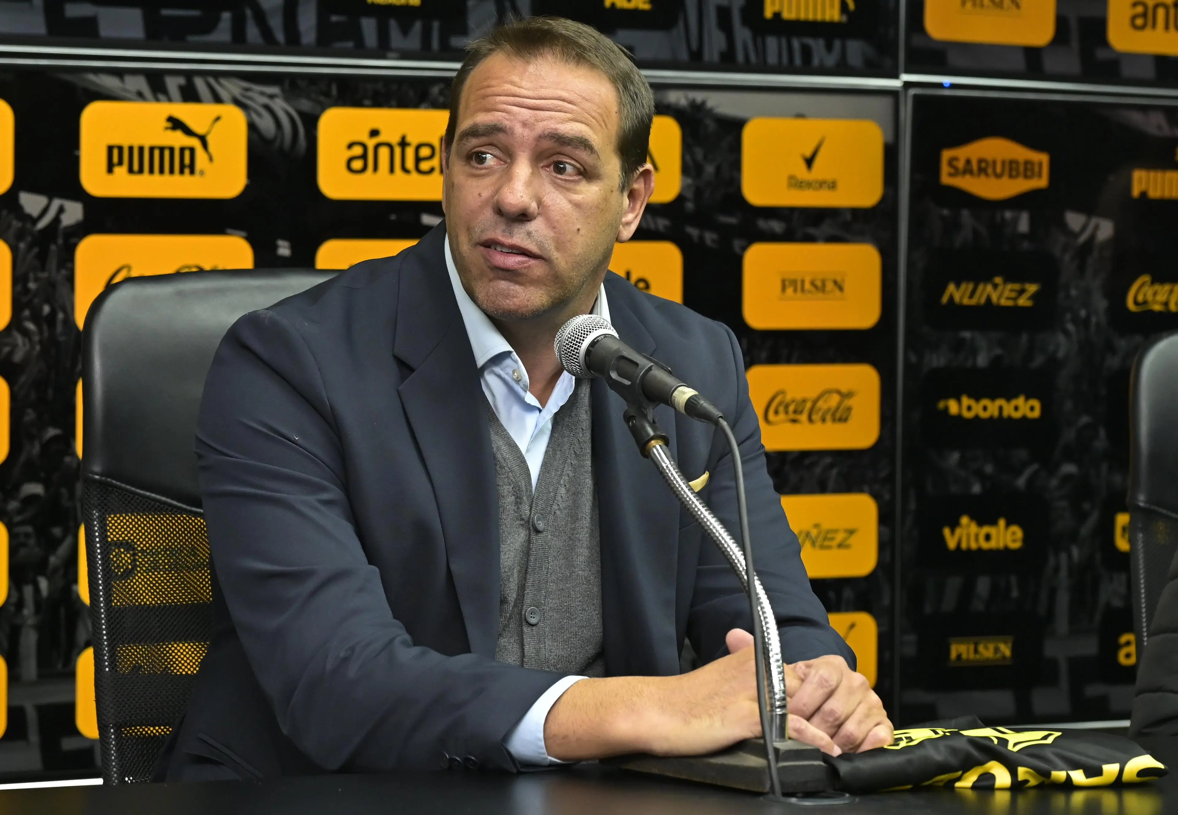 Ruglio cargó sobre Bielsa: "La AUF lo está blindando y rompió todo un proceso de juveniles y fútbol local"