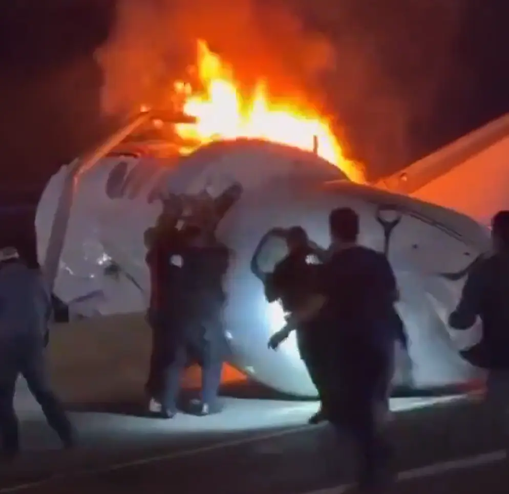 Tragedia aérea en Texas: murió una persona tras estrellarse una avioneta contra un auto en la ruta