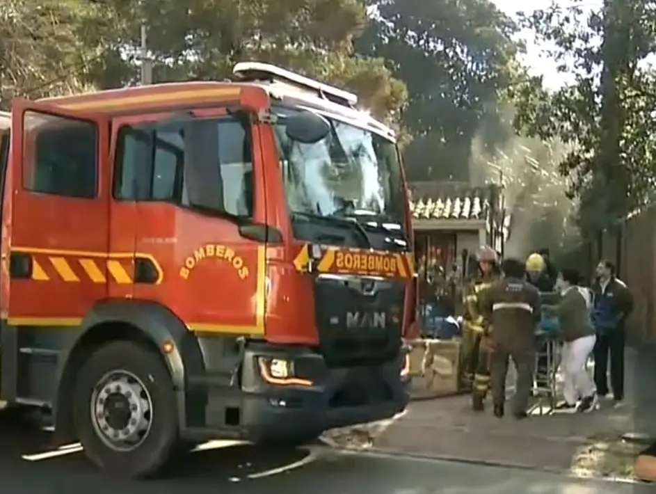 Incendio en centro del Mides en el Prado: Bomberos y Policía trabajan en evacuación de usuarios