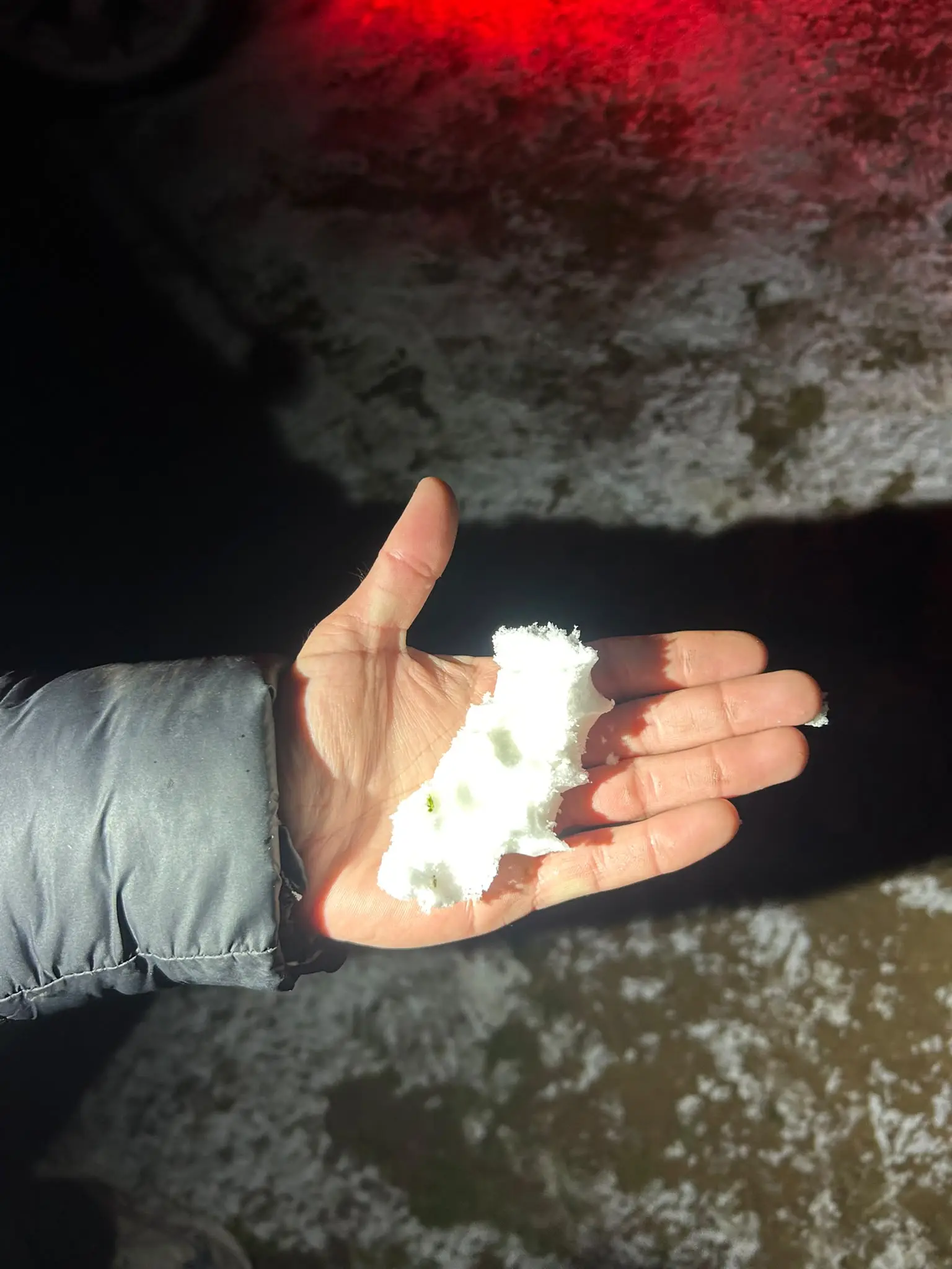 Nieve, aguanieve y graupel: la mezcla de fenómenos que dejó el frío extremo y cómo sigue el tiempo en Uruguay