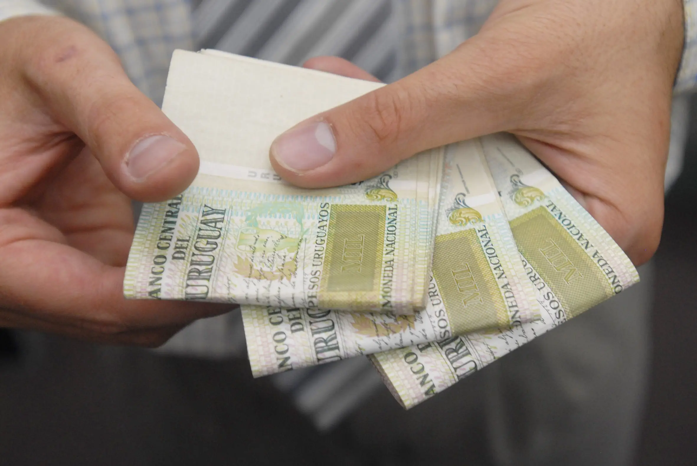 Llega el aguinaldo, ¿cuáles son las opciones para mejorar tus finanzas ya sea pagando deudas o ahorrando e invirtiendo?