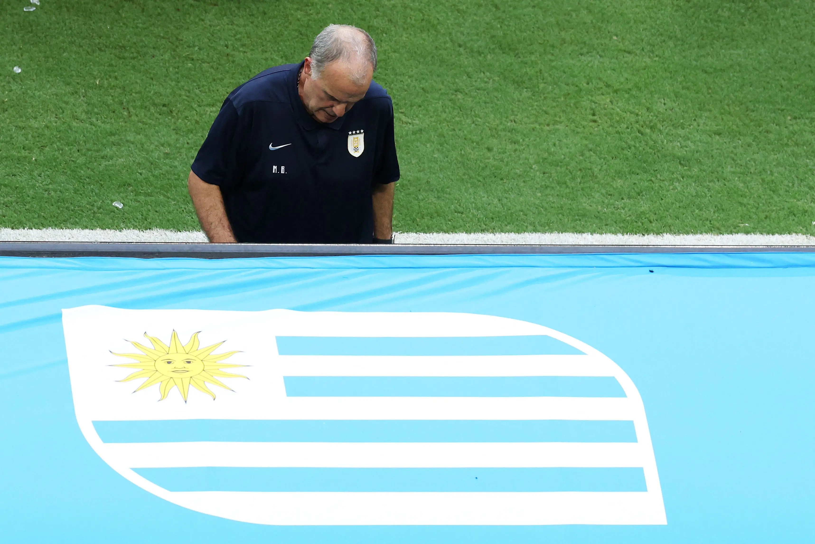 Bielsa respondió incrédulo a las críticas por sus fotos del Mundial: "No soy un modelo, ¿todo hay que explicar?"
