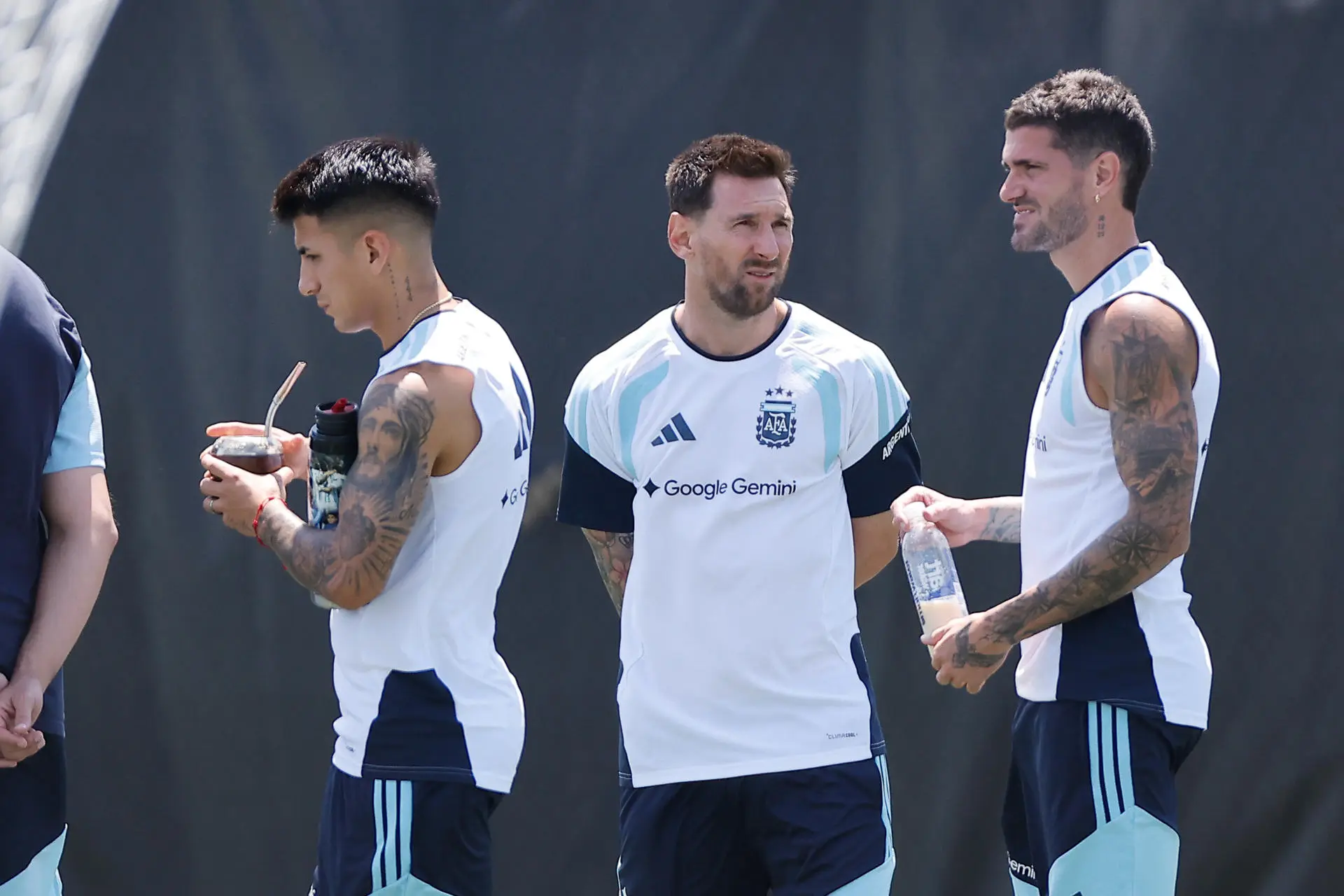 Messi entre récords y emoción: el argentino se apoya en su círculo íntimo para pasar sus días “difíciles”