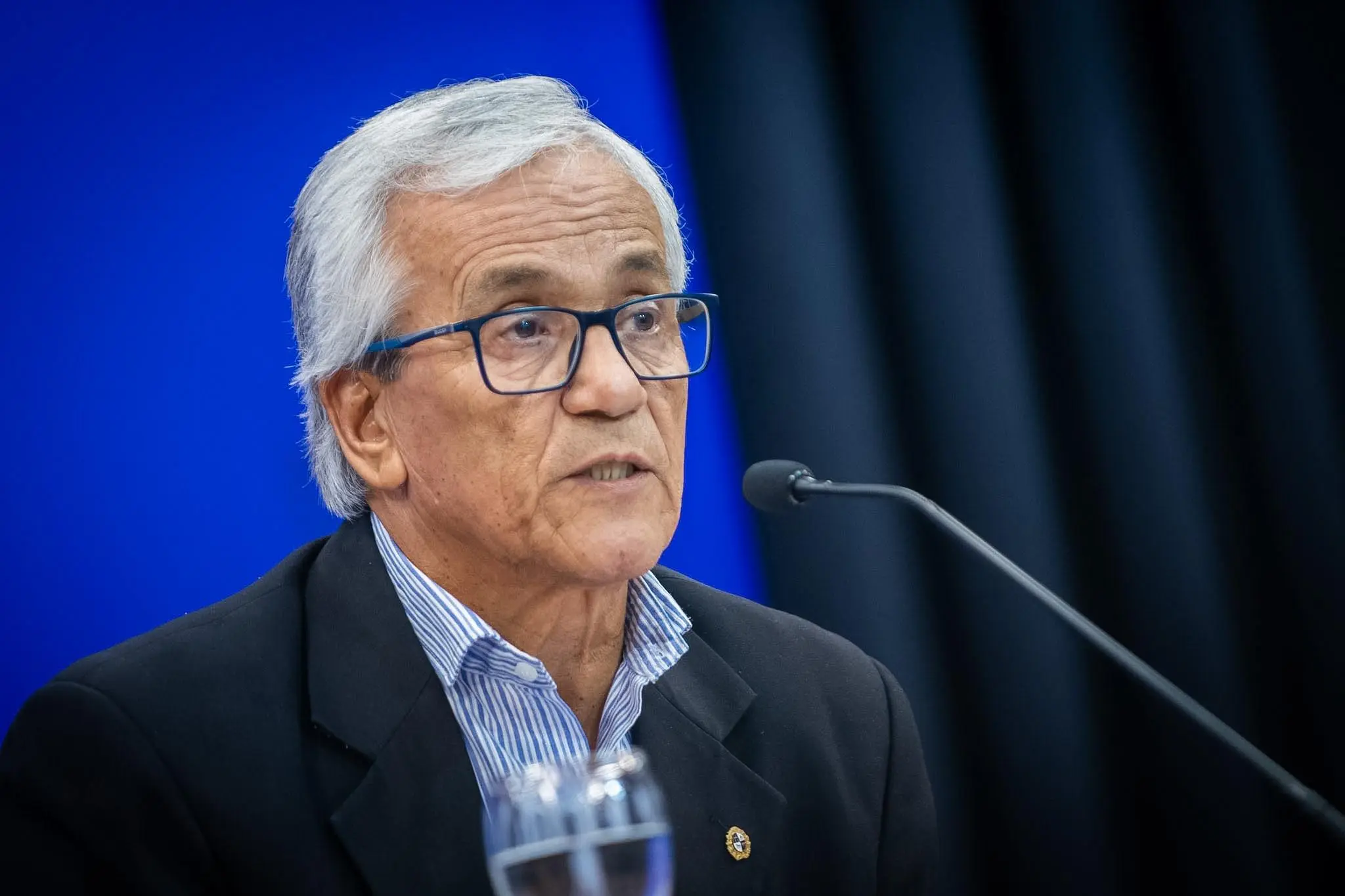 “La imagen de las calles patrulladas por camiones del Ejército no es buena cosa”, cuestiona Castillo