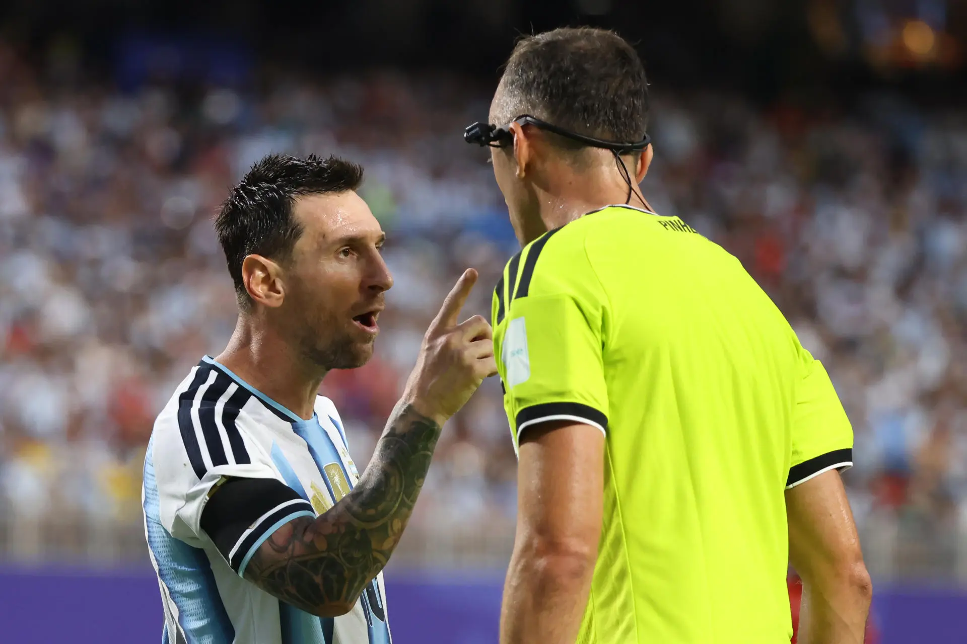 "Hablame bien, con respeto": el intercambio entre Messi y el árbitro en el cruce con Suiza por el Mundial 2026