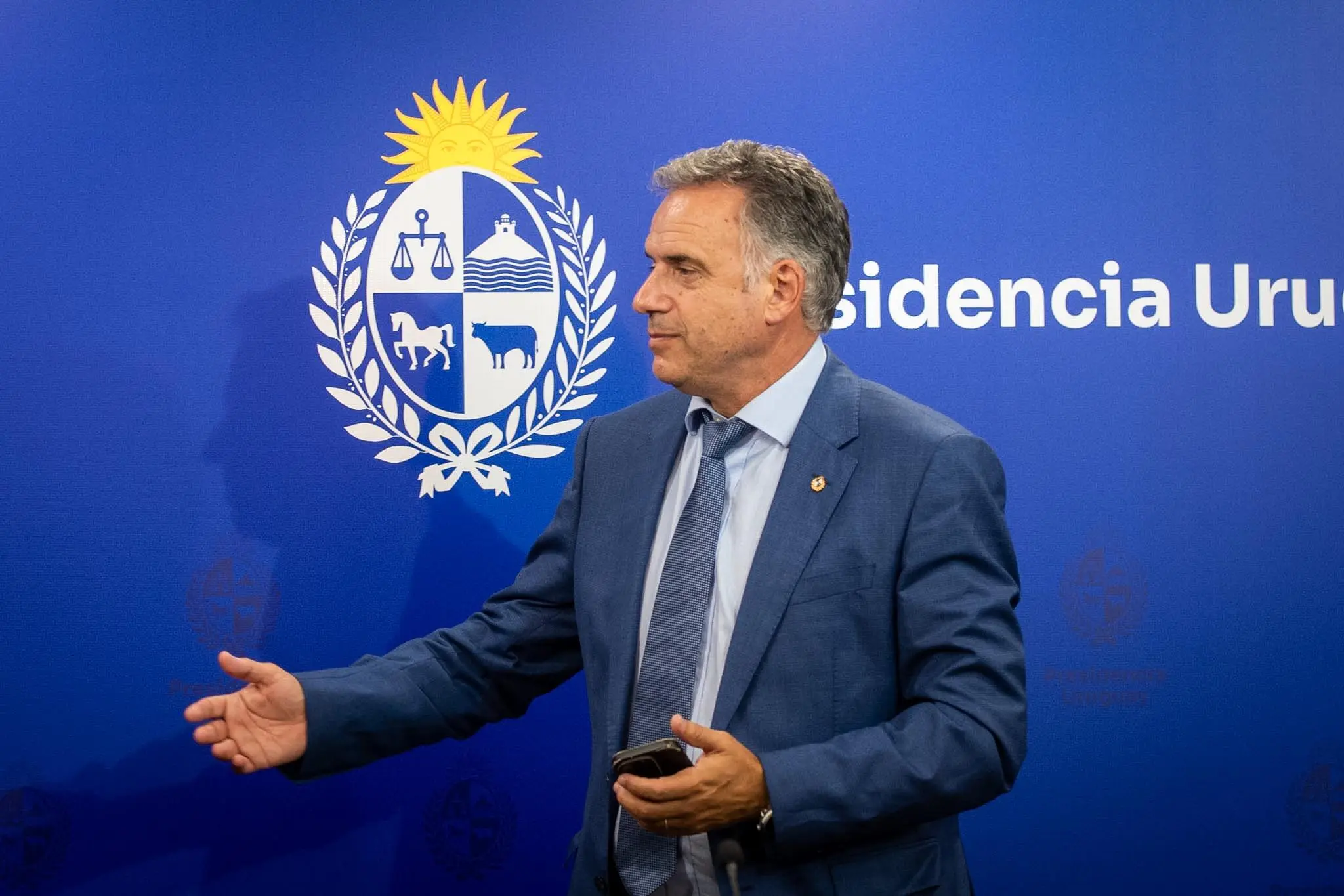 Cae la aprobación de Yamandú Orsi: 48% de los uruguayos desaprueba la gestión del presidente, según Opción