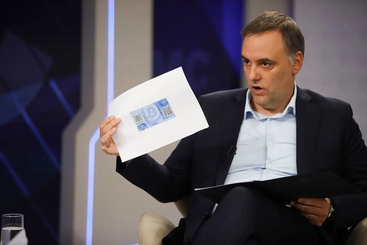 Adorni admitió que ocultó ingresos por medio millón de dólares: "Ahorramos en negro como todos los argentinos"