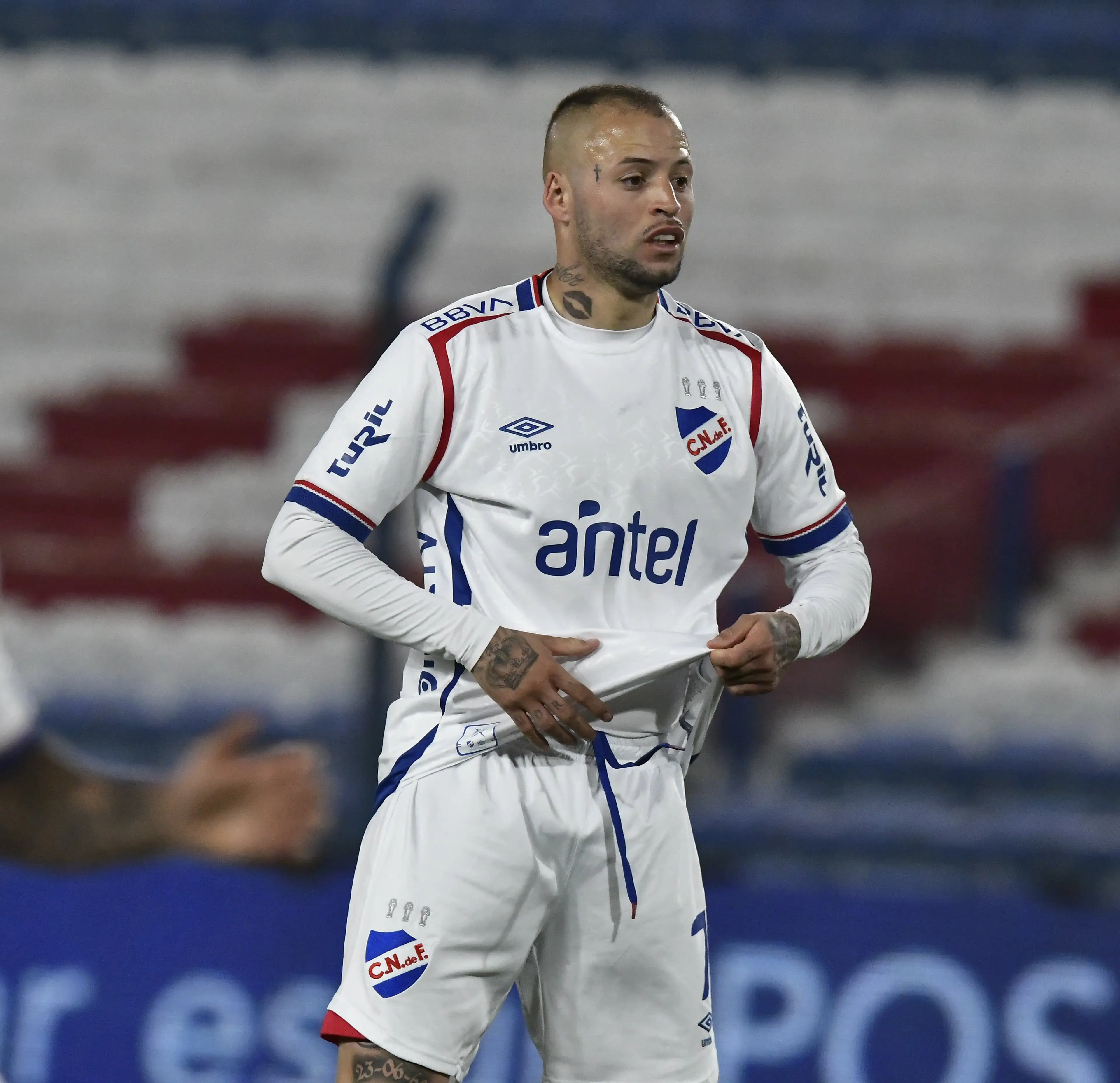 Nacional: el club argentino al que fue ofrecido Nicolás “Diente” López y la contundente respuesta