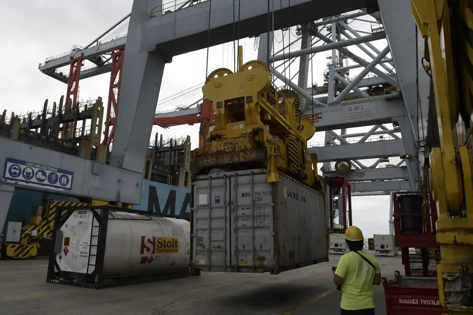 Puerto trancado: los entretelones de una batalla con pérdidas millonarias, paros y presiones de gigantes navieras