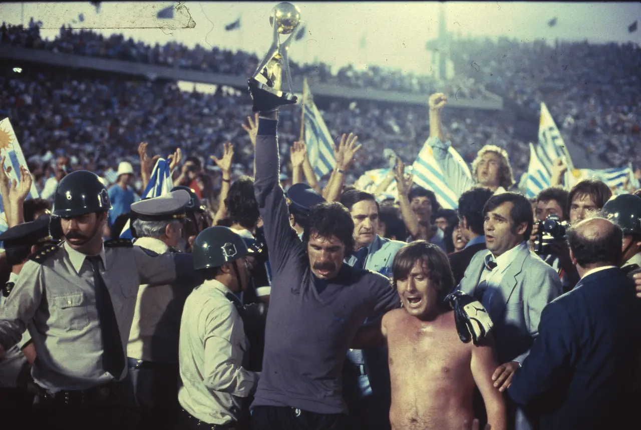 La historia de "Te queremos ver campeón": el hit de música disco que eclipsó al himno oficial del Mundialito