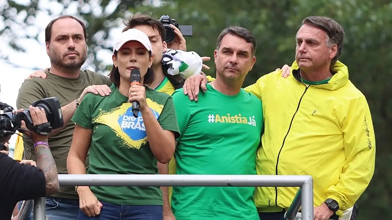 Bolsonaro: una familia, tres liderazgos y una crisis que sacude a la derecha brasileña antes de las elecciones