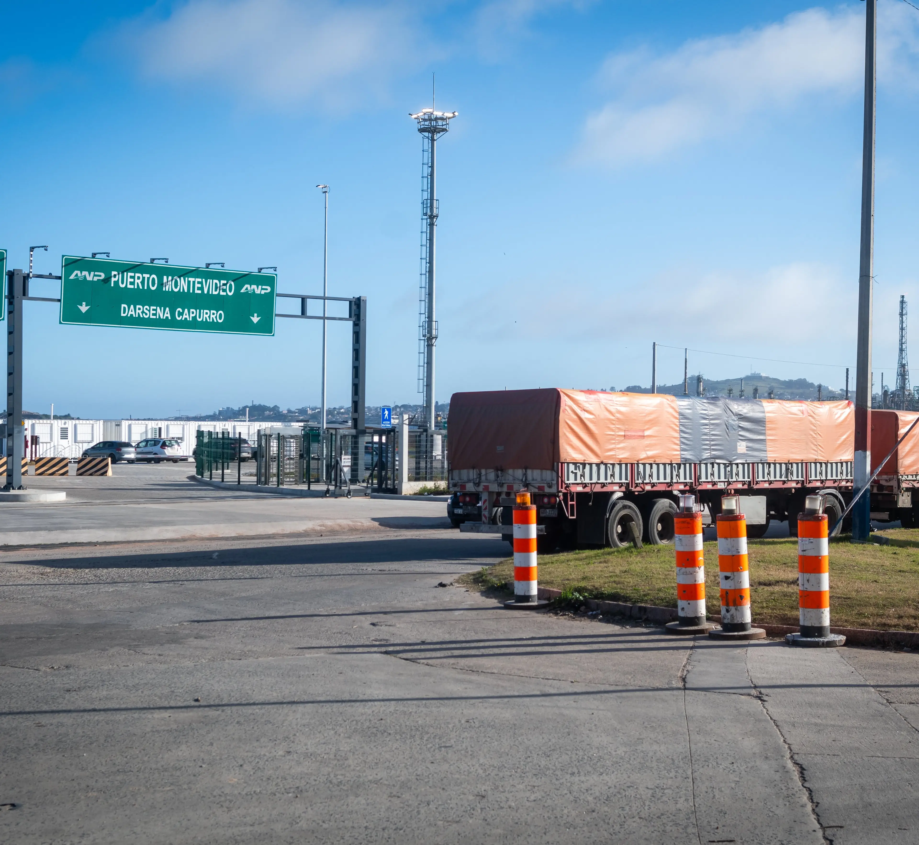 Se retoman las actividades en el puerto de Montevideo luego del paro de 48 horas en TCP, ¿a qué se debió?