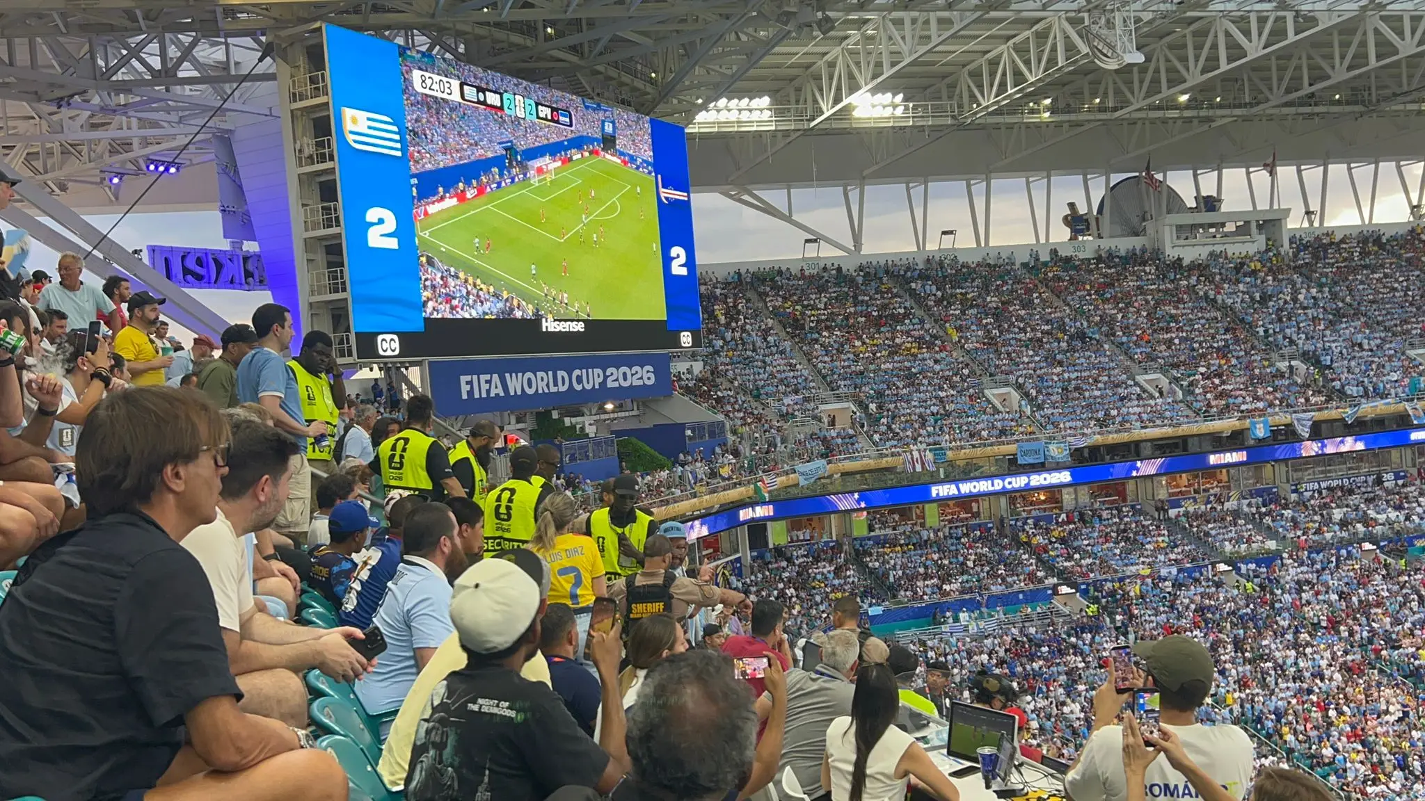 Evaristo González, consejero de Peñarol, tuvo problemas con hinchas de Argentina en el partido Uruguay-Cabo Verde