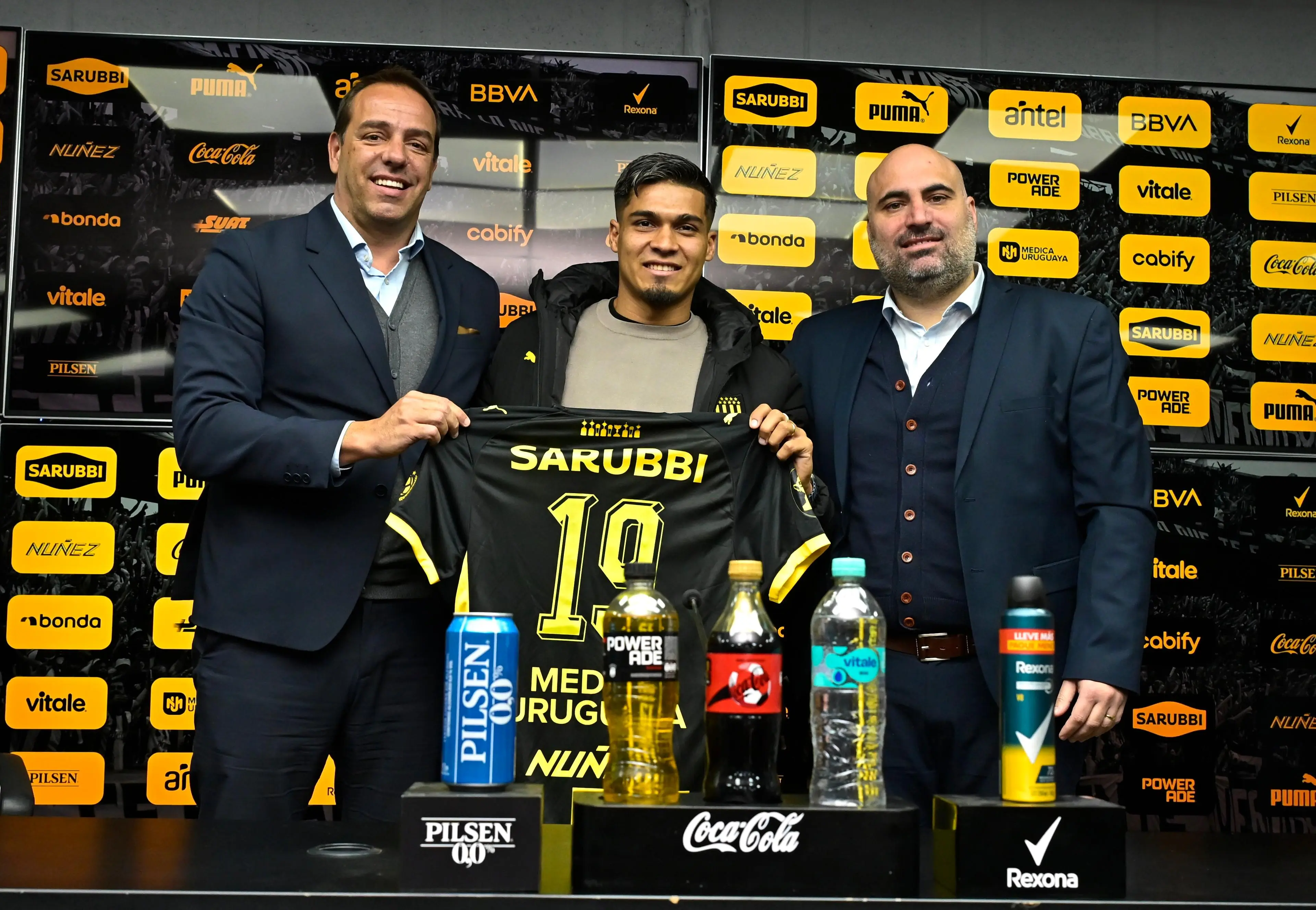 Gol de la "roca económica": Ignacio Ruglio presumió la compra de Arezo como otro hito de su gestión en Peñarol