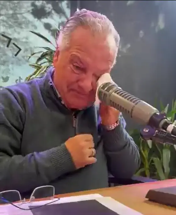 Eduardo Rivas se quebró en vivo al recordar a su padre, quien falleció en sus brazos: "Era muy joven"