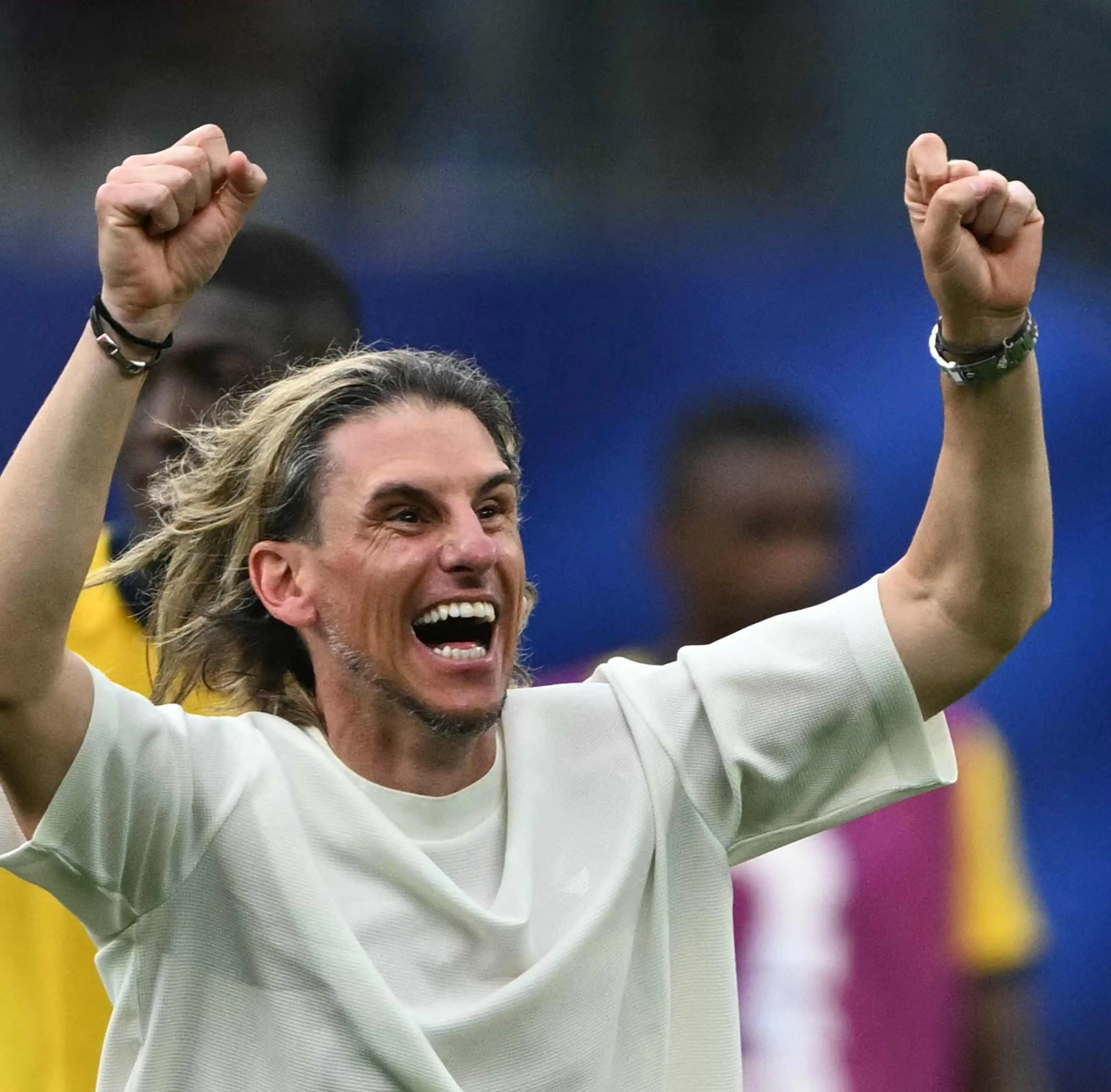 De ir a la tribuna al rezo con sus jugadores: la locura de Beccacece tras la victoria de Ecuador ante Alemania
