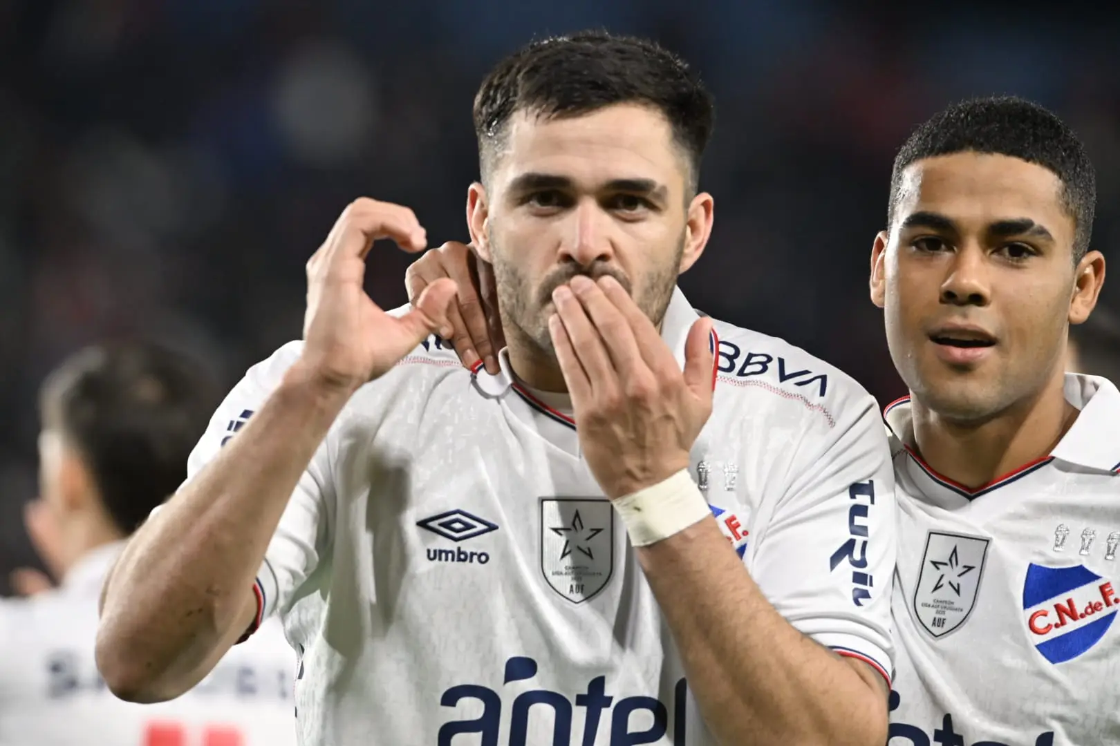 Nacional en el mercado: Maxi Gómez acordó su renovación y Bruno Zuculini se suma el lunes al plantel
