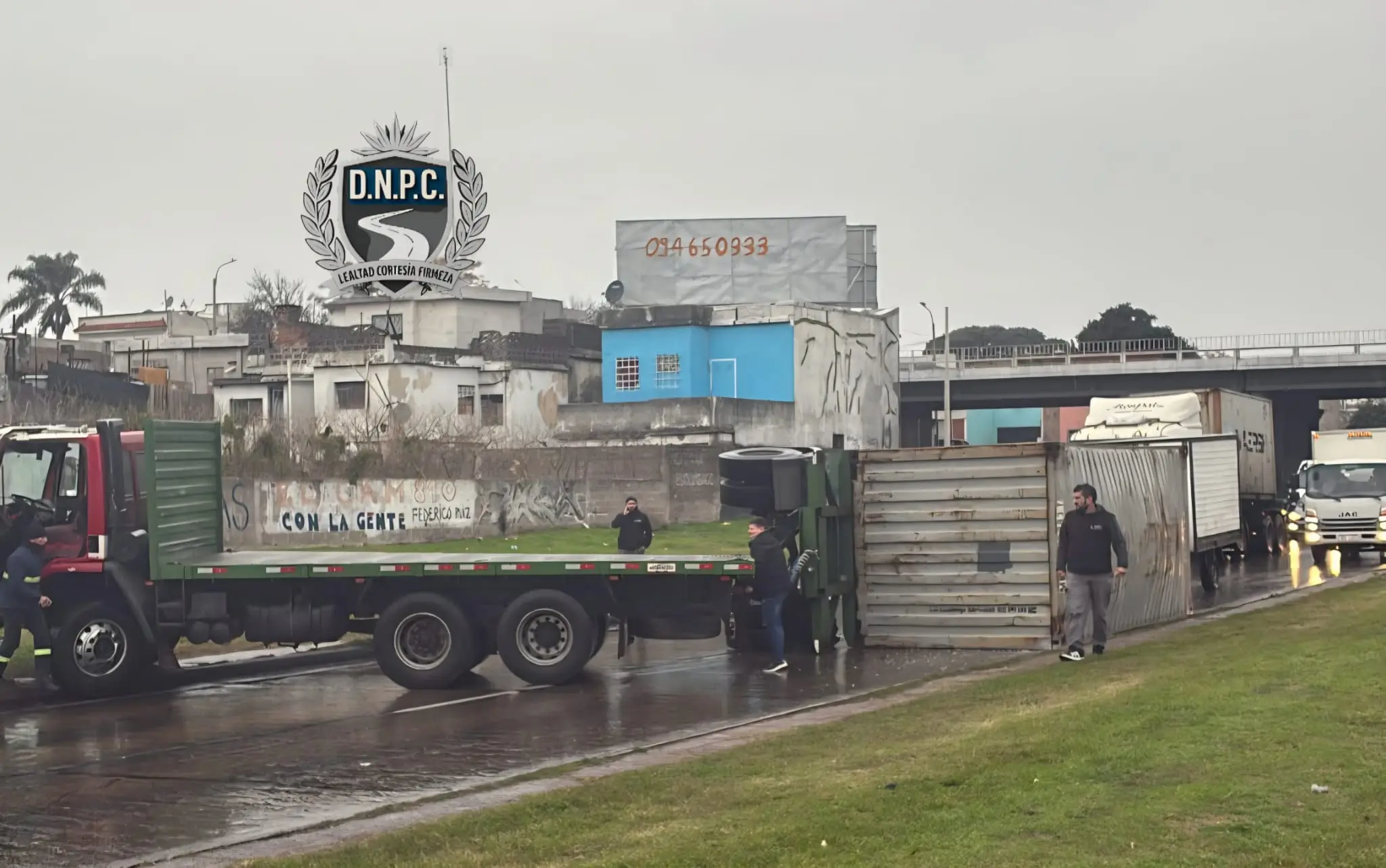 Vuelco de la zorra de un camión generó demoras y enlentecimiento del tránsito de salida de Montevideo