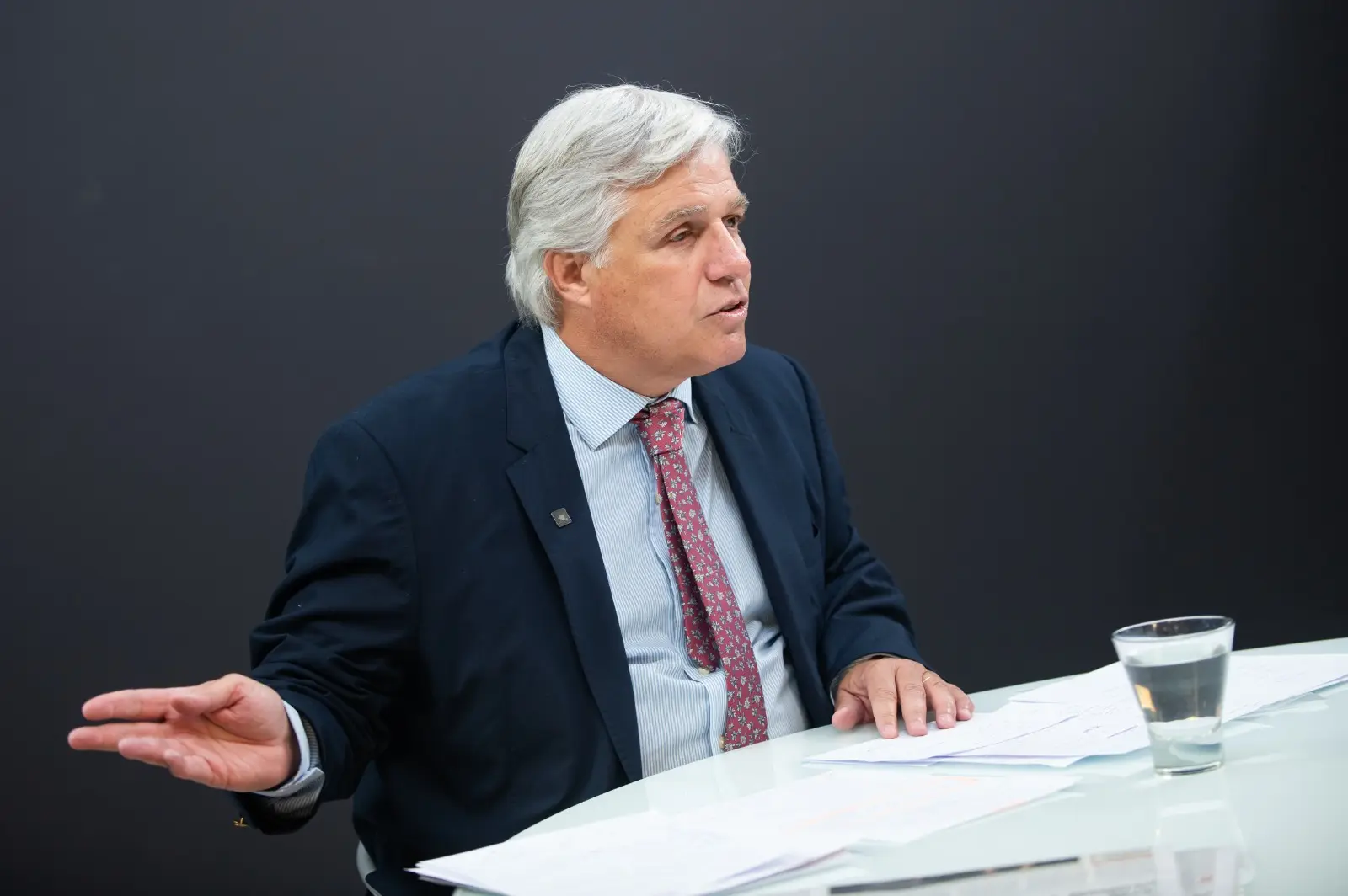 Inician sumario a excanciller Francisco Bustillo con separación del cargo y retención del 50% del sueldo