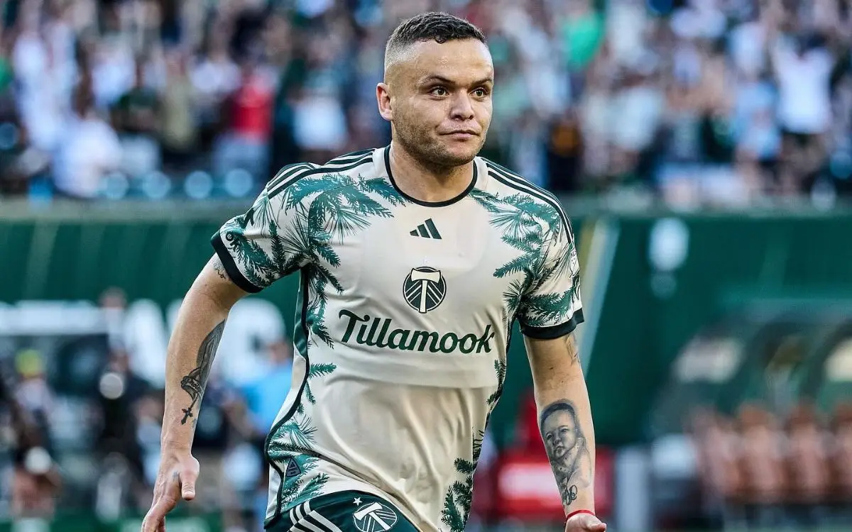 Peñarol aguarda la radiografía de Jonathan Rodríguez para definir su regreso; hubo sondeos por Herrera y Batista