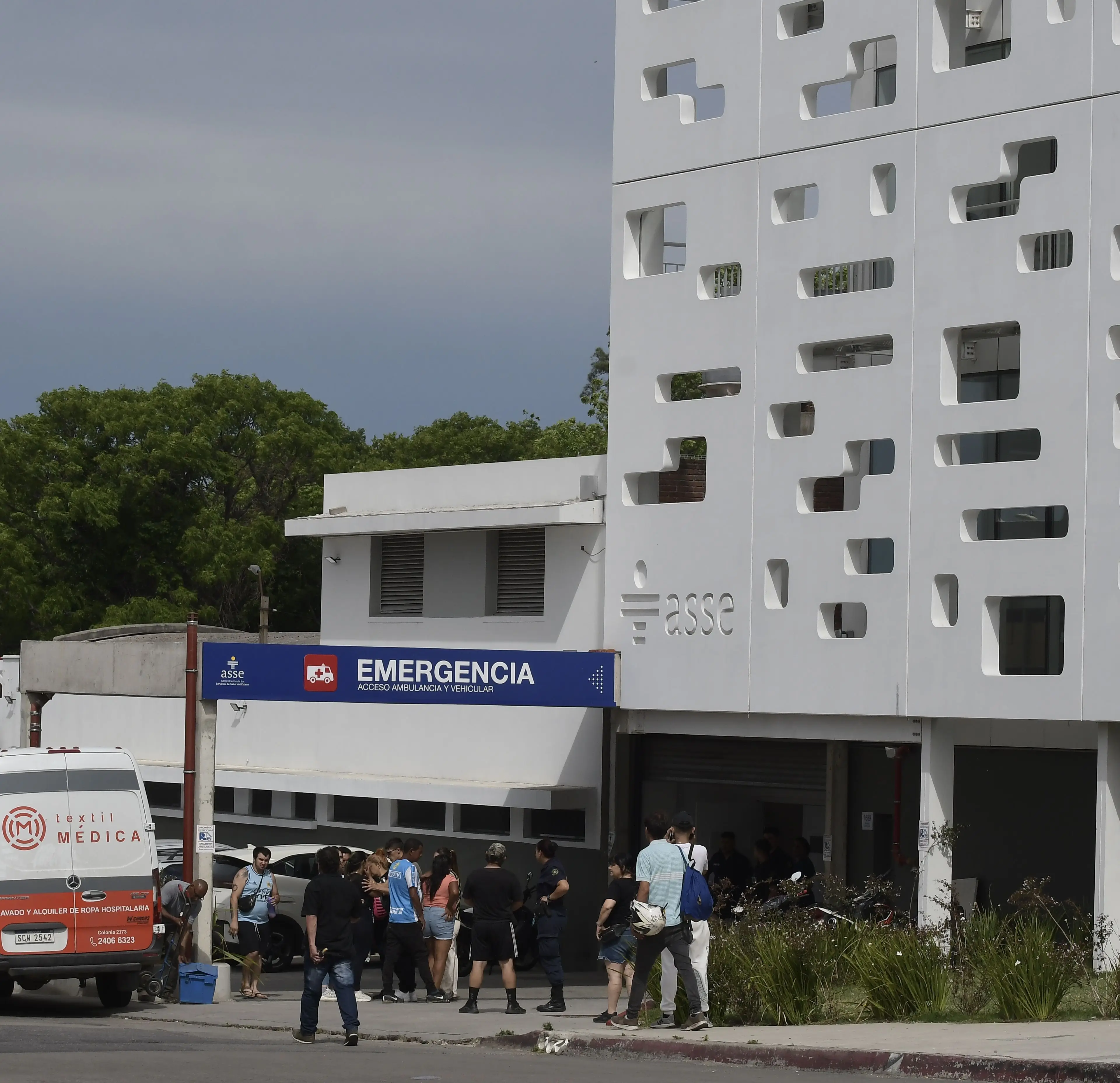 Asesinaron a un adolescente de 17 años en el Cerro: lo acribillaron en la puerta de su casa