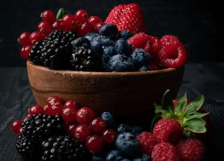 Las frutas que conviene evitar de noche, según un cardiólogo, para no afectar la calidad del sueño